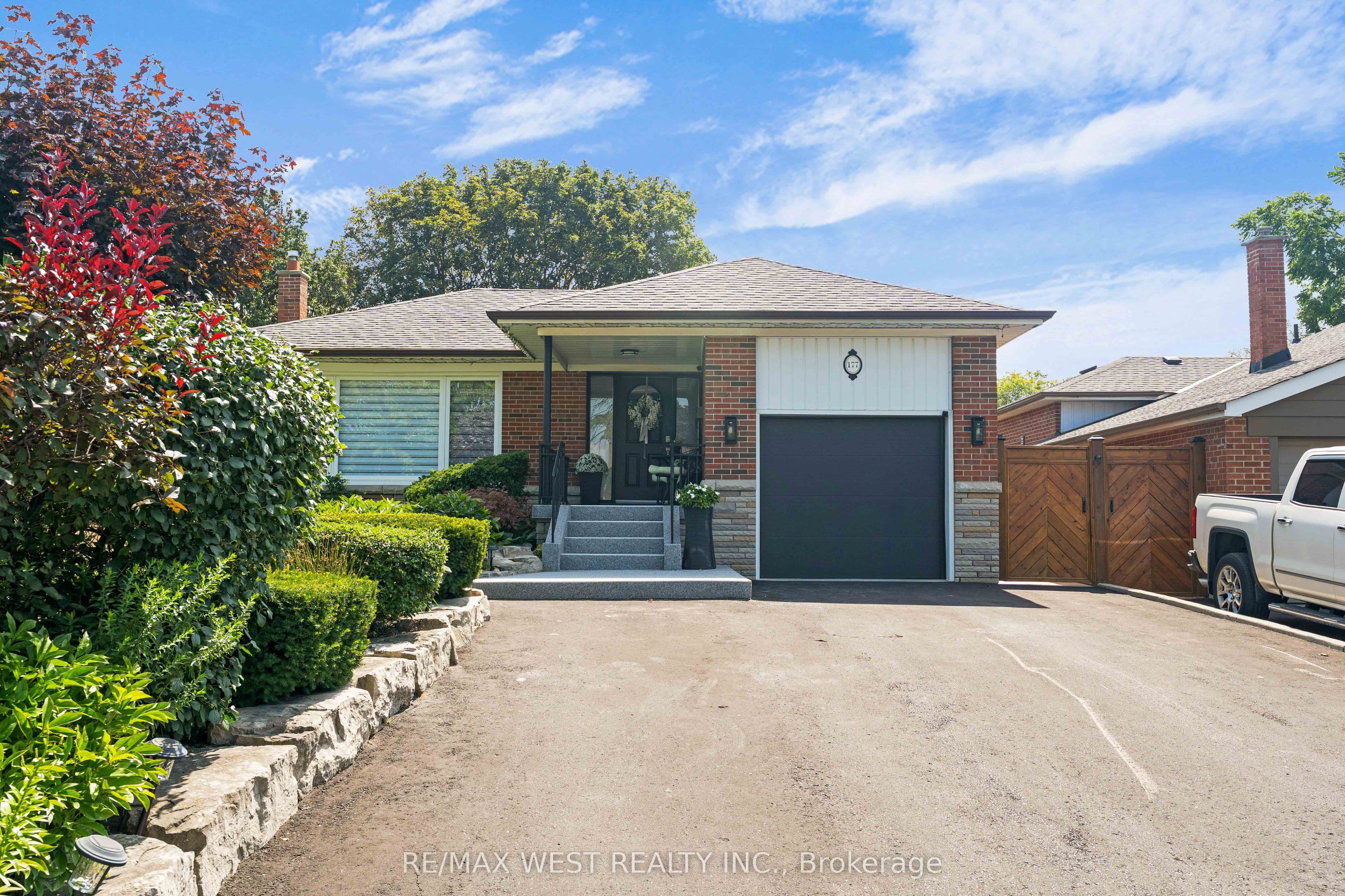 177 Searle Avenue, Toronto, ON M3H 4B5