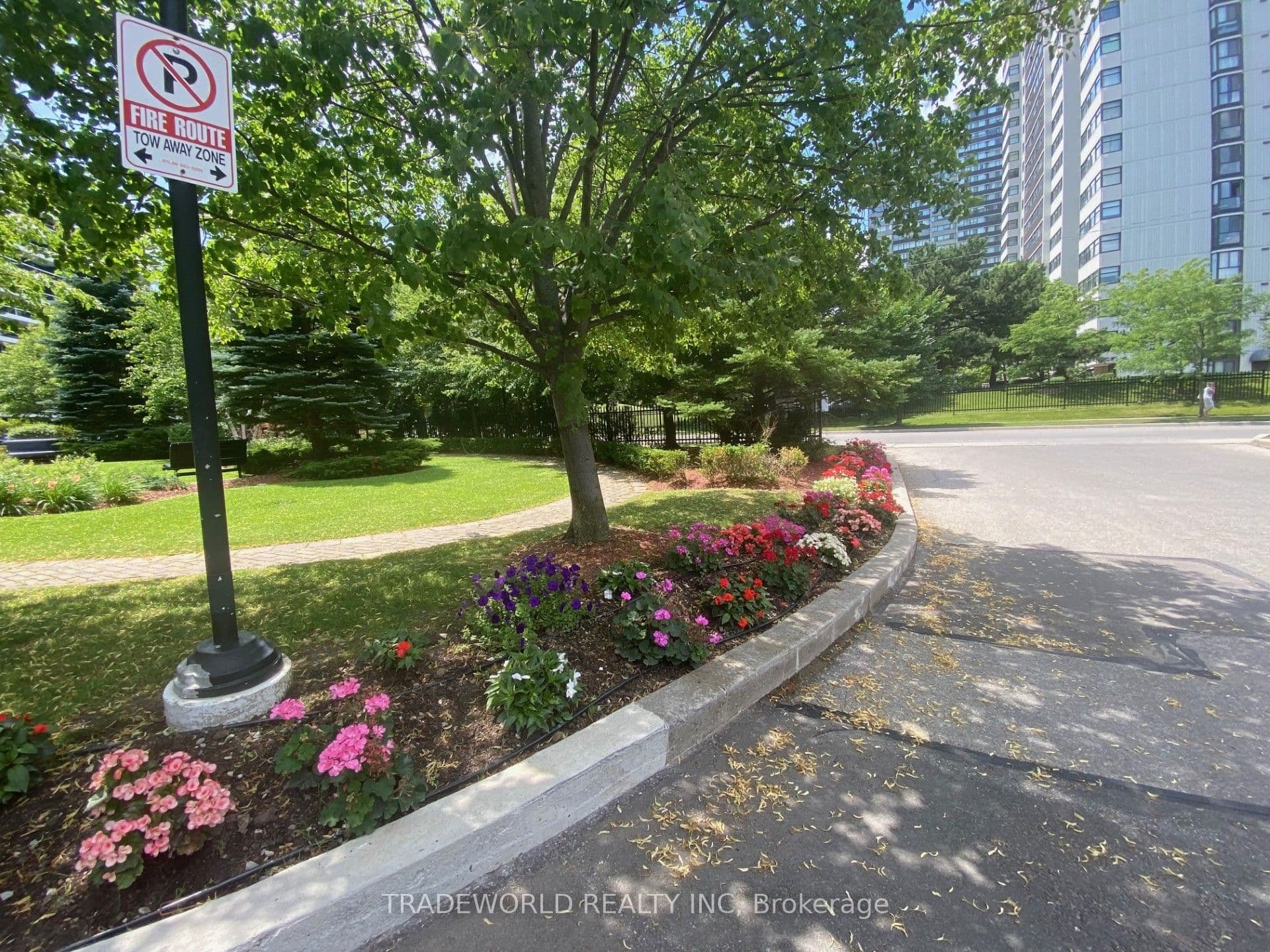 135 Antibes Drive 1506, Toronto, ON M2R 2Z1