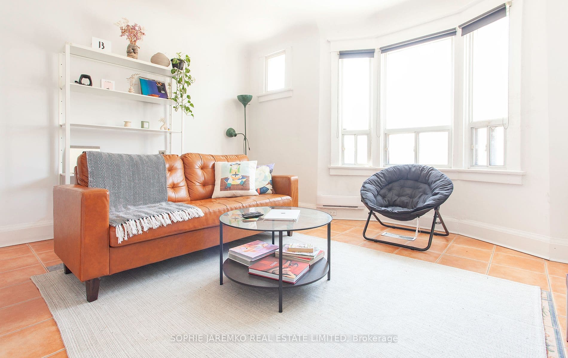 2102A Dundas Street W, Toronto, ON M6R 1W9