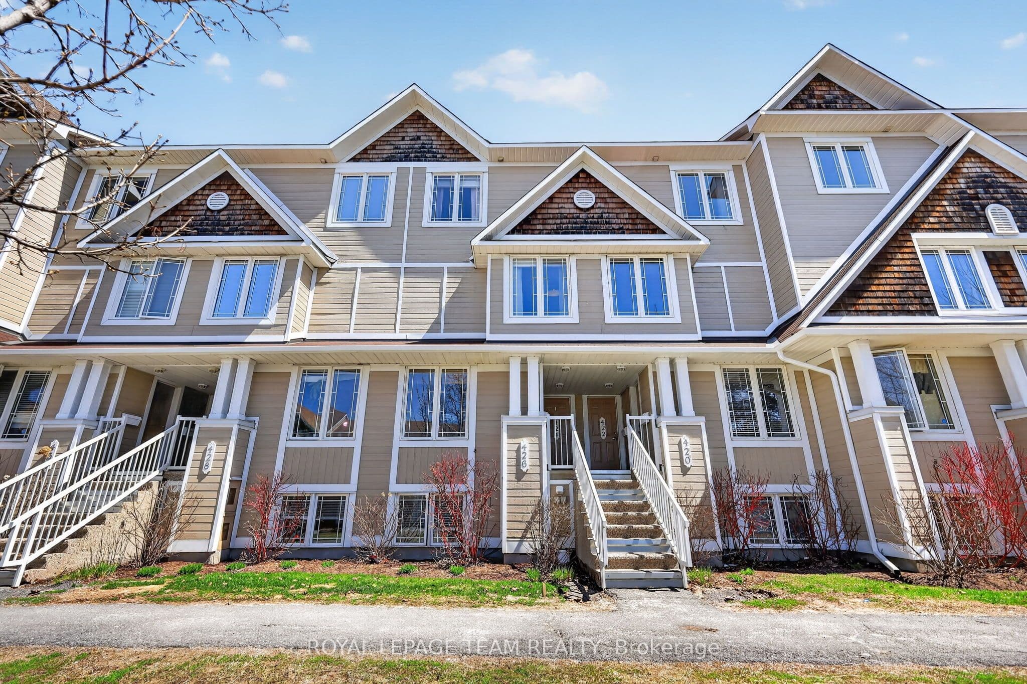 424 Hillsboro Private 13, Kanata, ON K2M 3A8