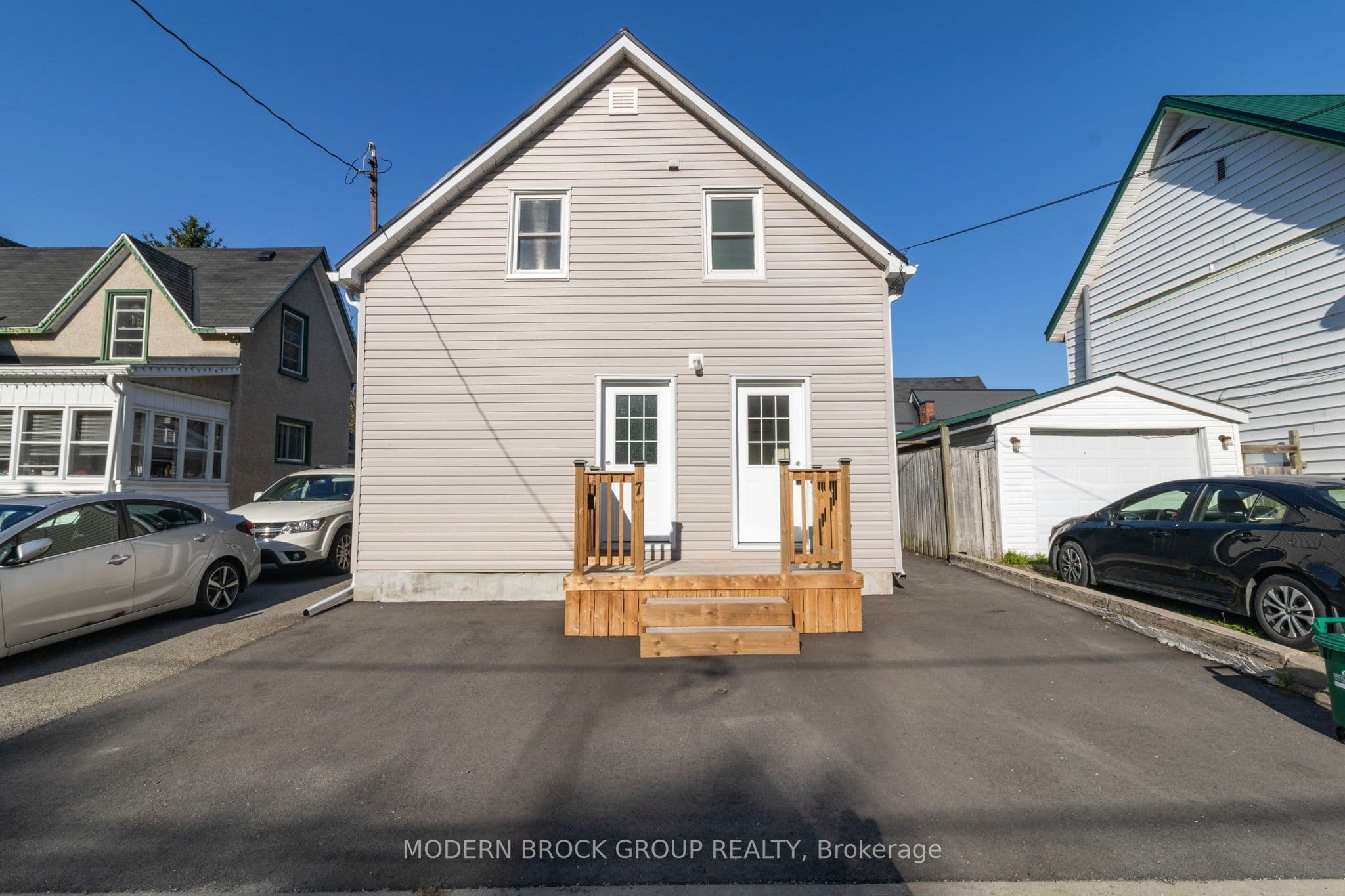 7 Elm Street, Brockville, ON K6V 5M5