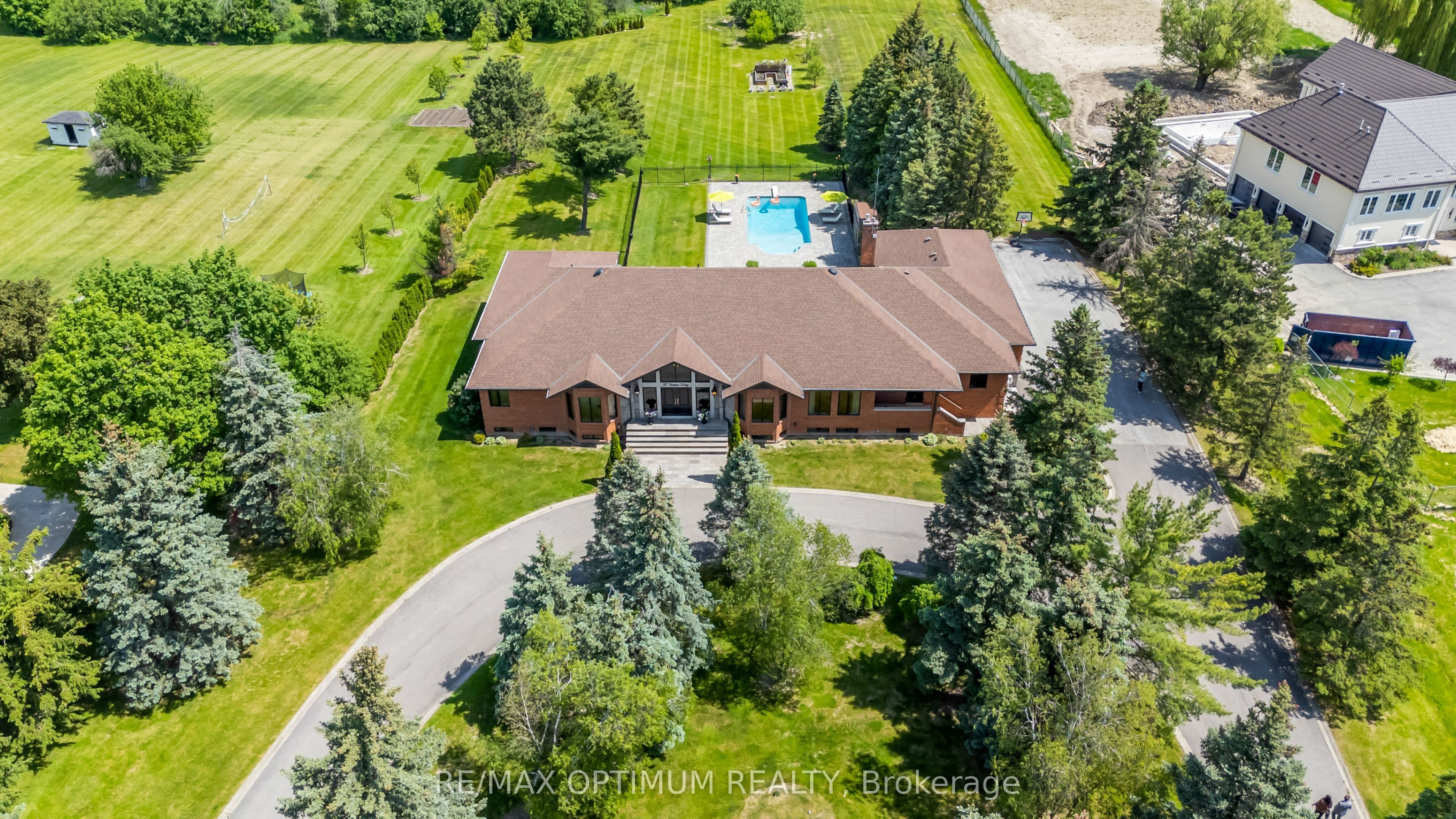 37 Fenton Way, Brampton, ON L6P 0P4