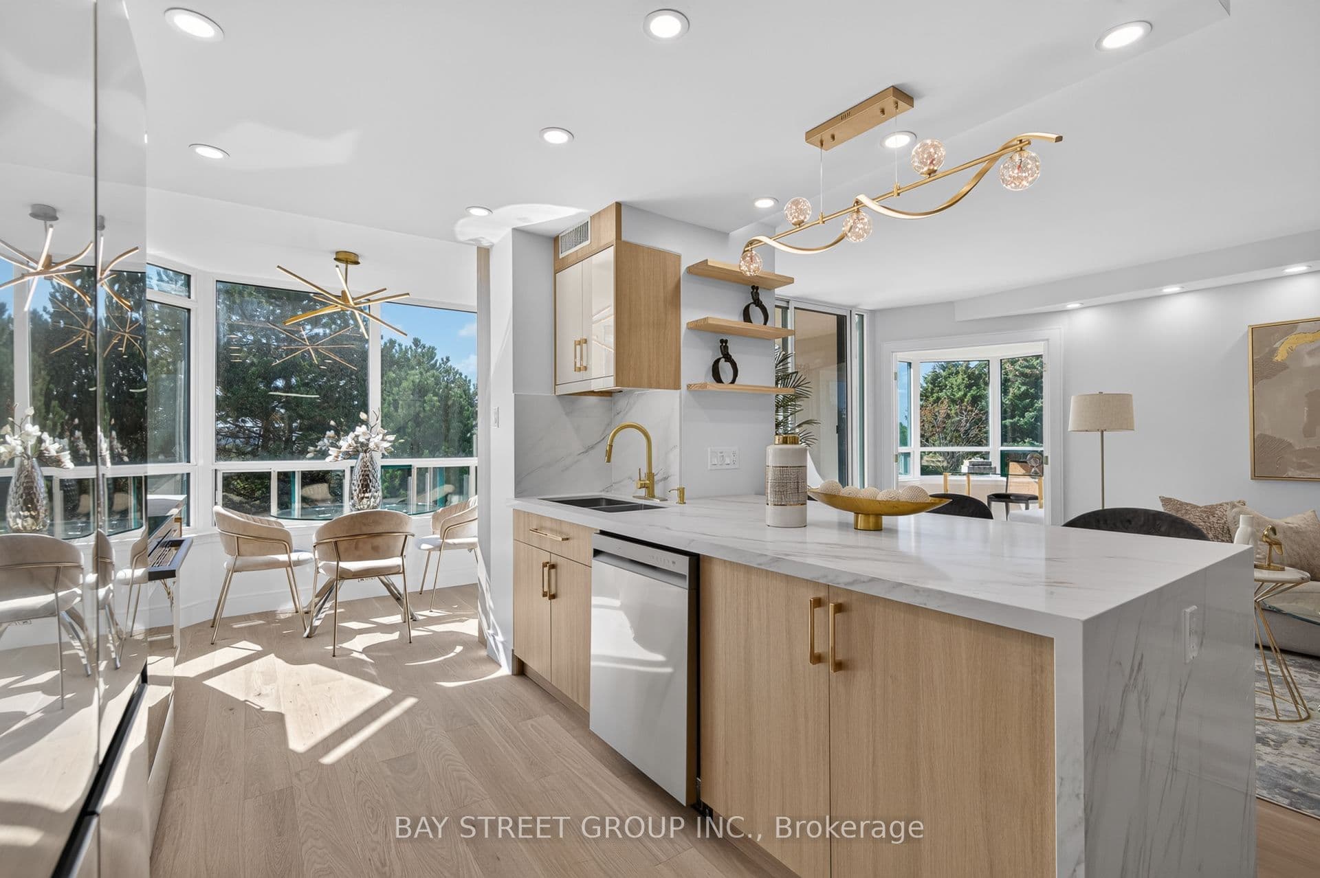 7250 Yonge Street 506, Vaughan, ON L4J 7X1
