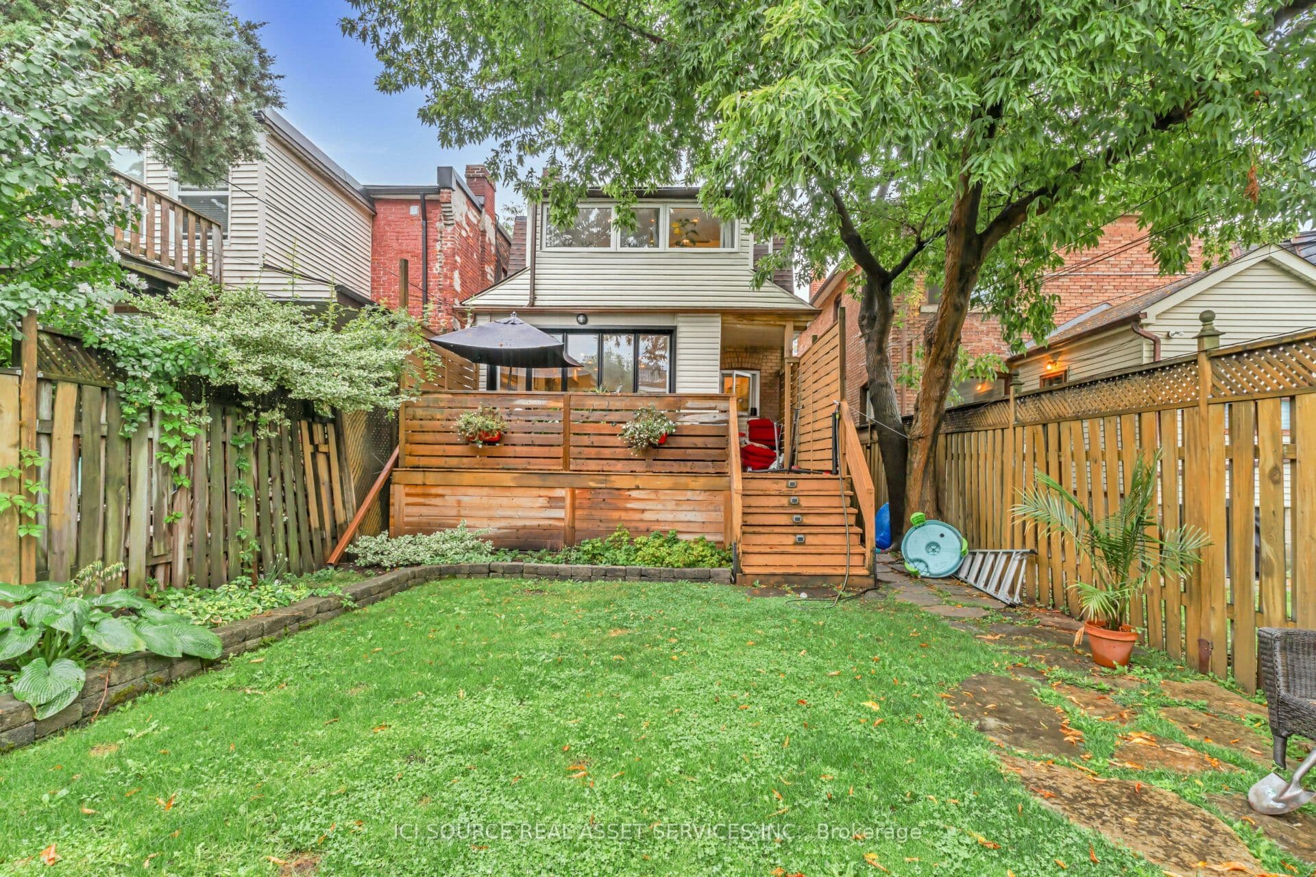 109 Northcliffe Boulevard Upper, Toronto, ON M6E 3K3