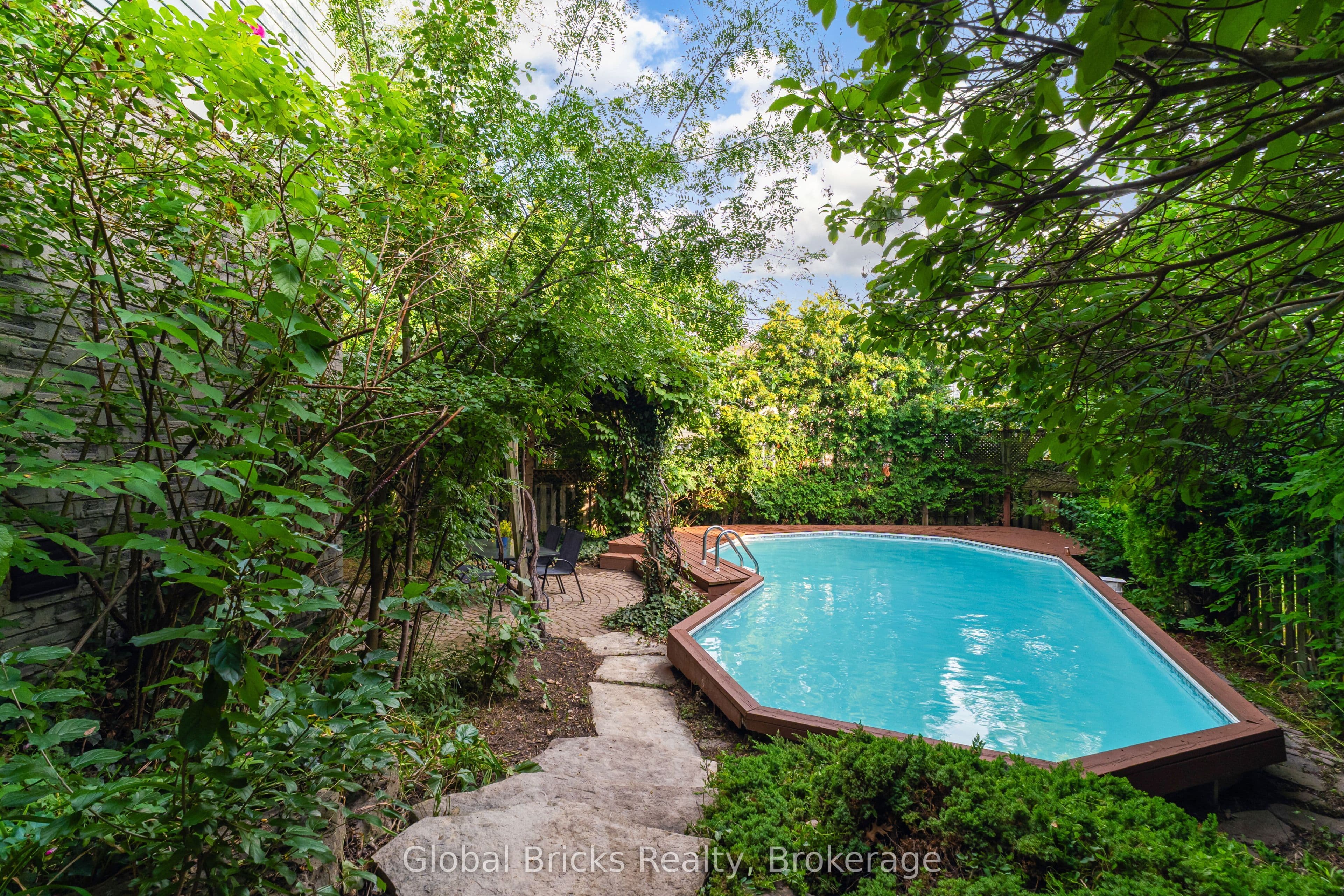6190 Saltmarsh Court, Mississauga, ON L5N 5V8