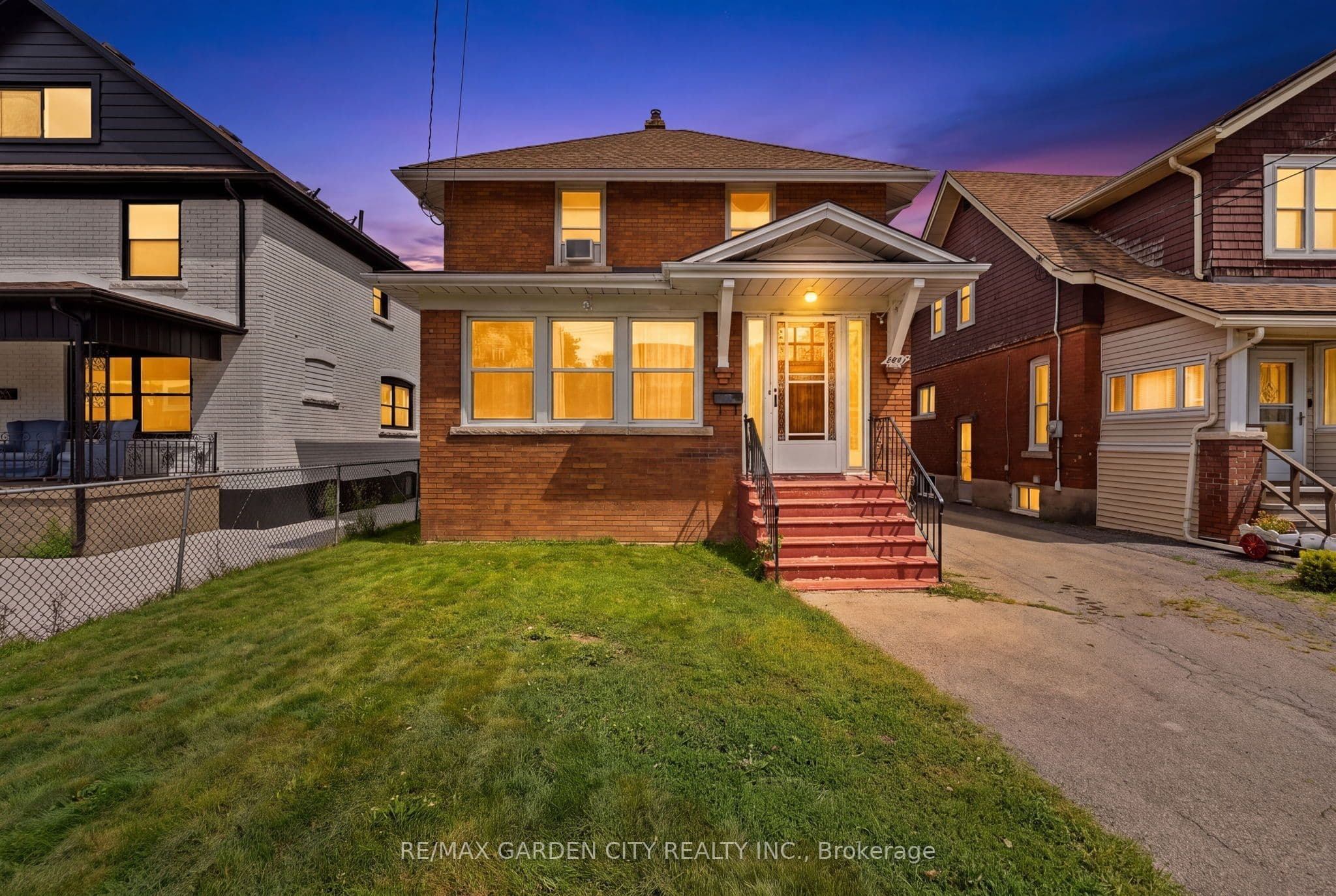 4842 Fourth Avenue, Niagara Falls, ON L2E 4P1