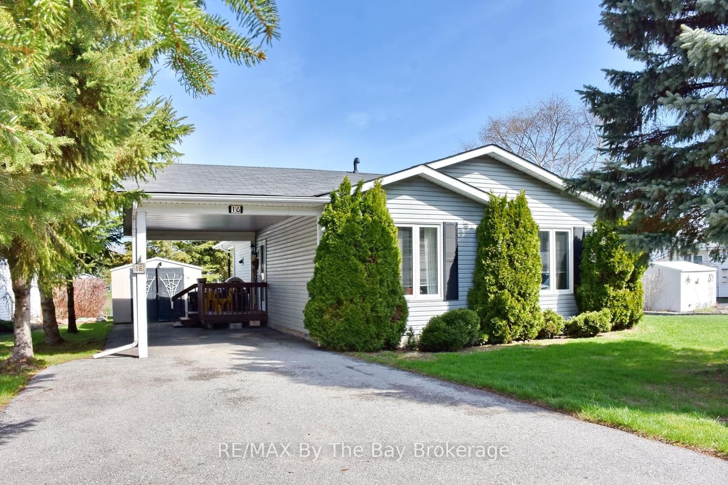 16 Indiana Avenue, Wasaga Beach, ON L9Z 3A8