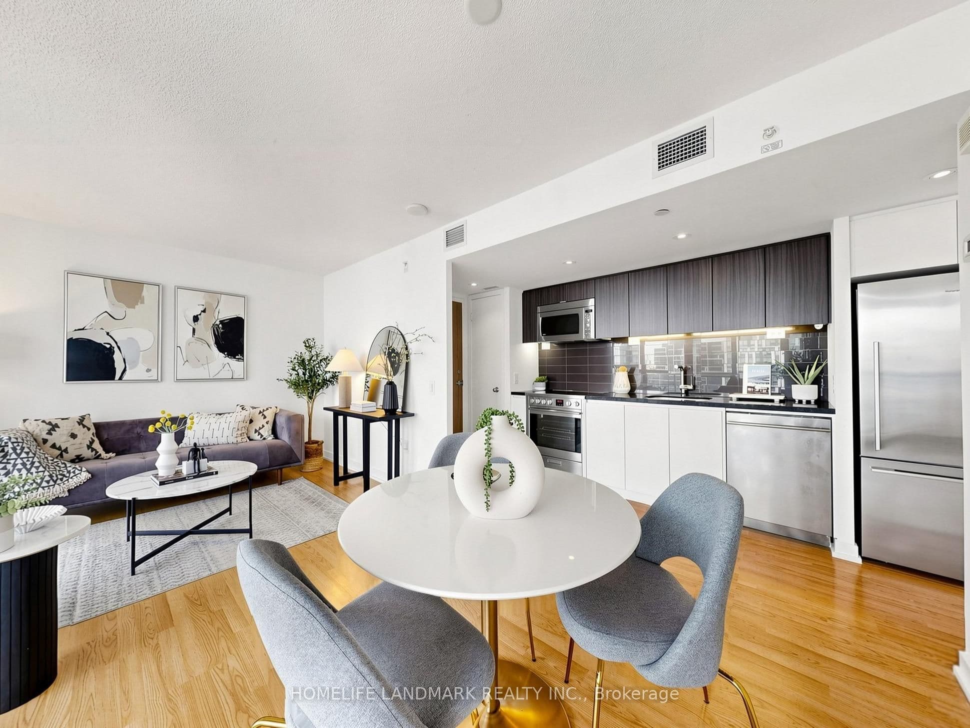 75 Queens Wharf Road 2215, Toronto, ON M5V 0J8