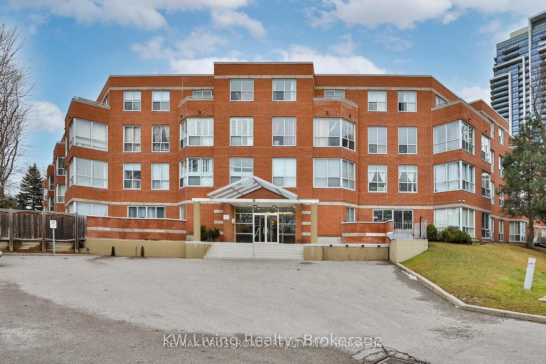 9 Chalmers Road PH2, Richmond Hill, ON L4B 3N3
