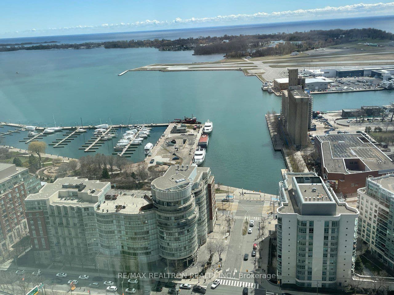 75 Queens Wharf Road 4208, Toronto, ON M5V 0J8