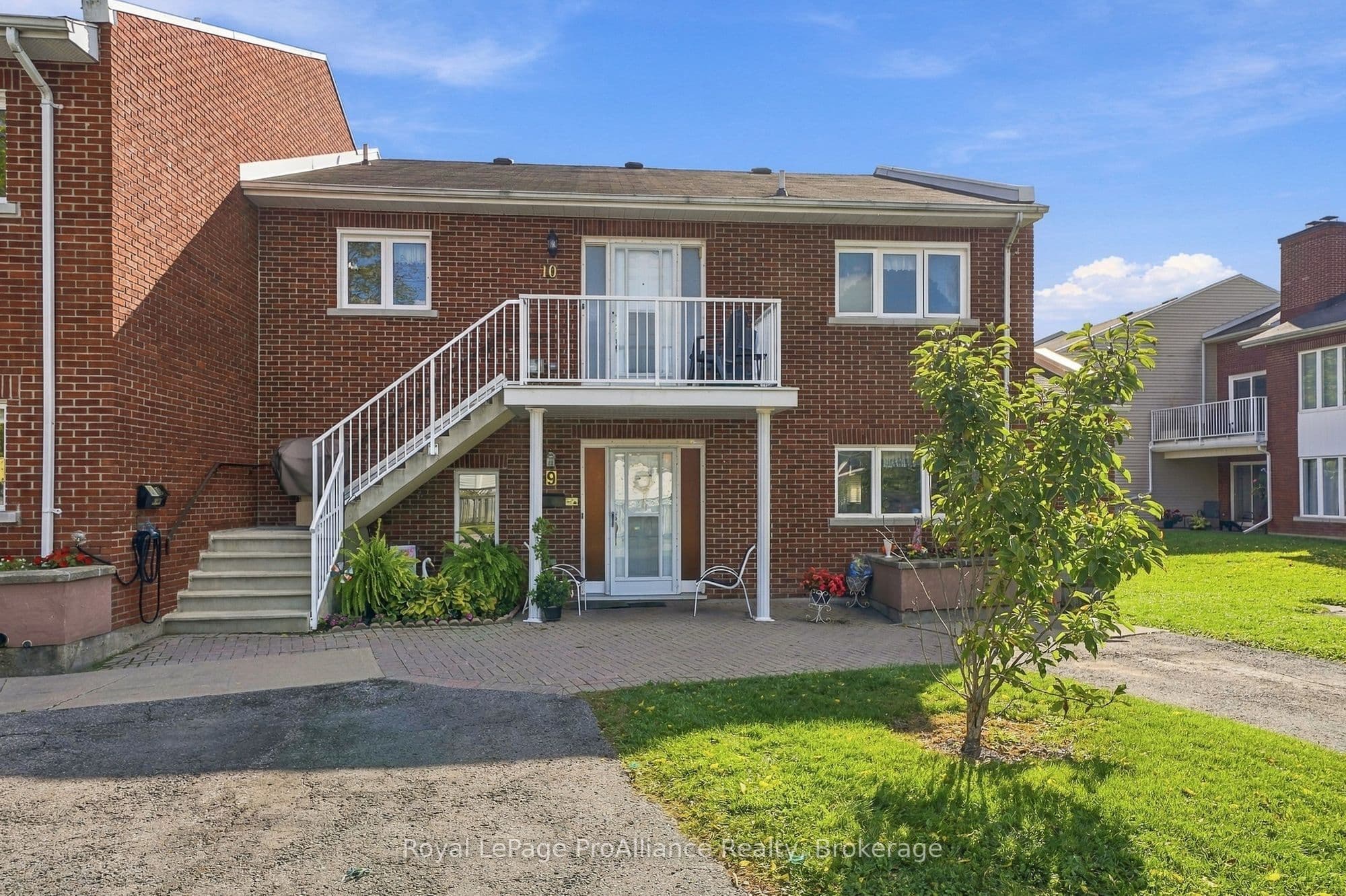 179 Herchimer Avenue 10, Belleville, ON K8N 4G7