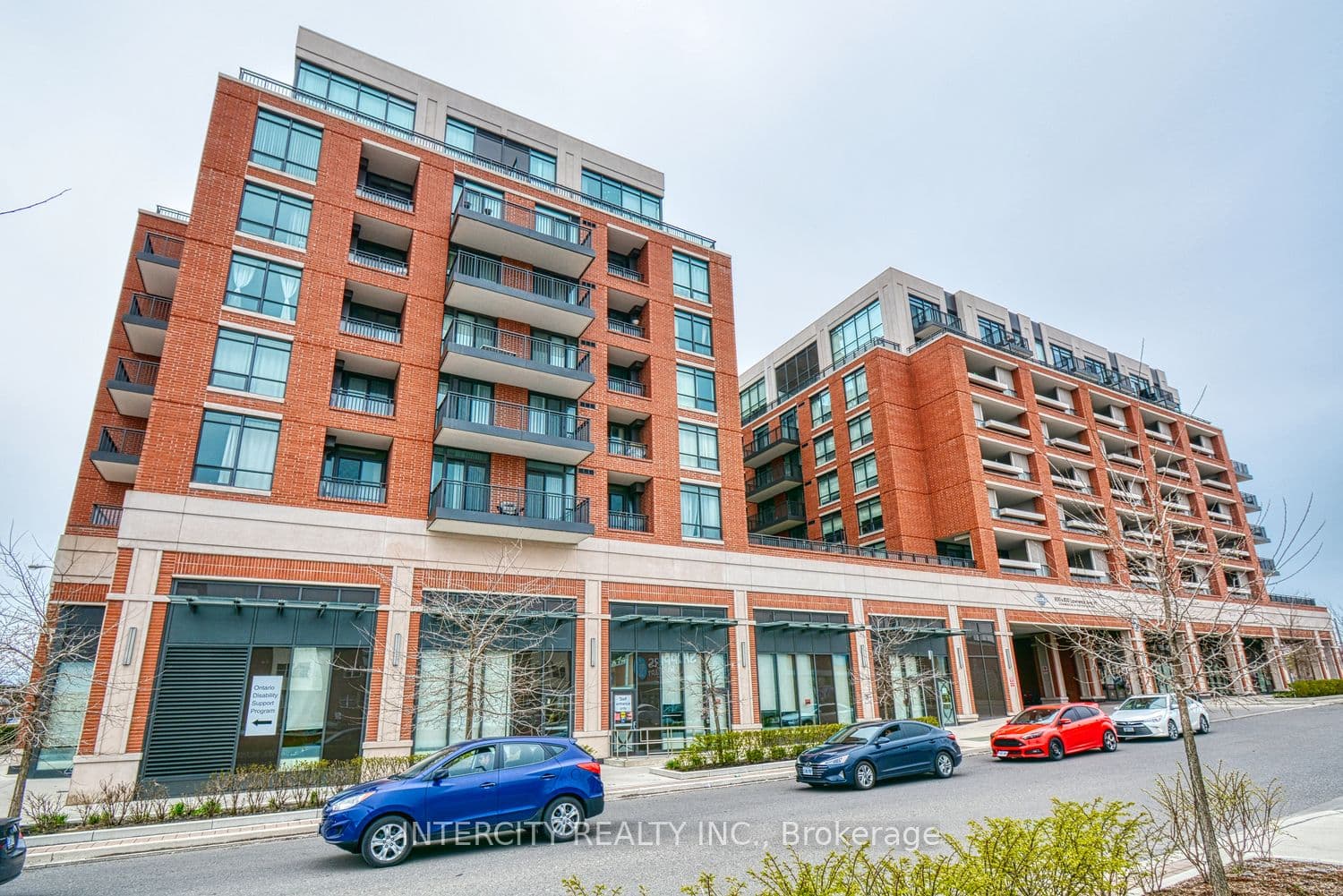 800 Lawrence Avenue W 2014, Toronto, ON M6A 1C3