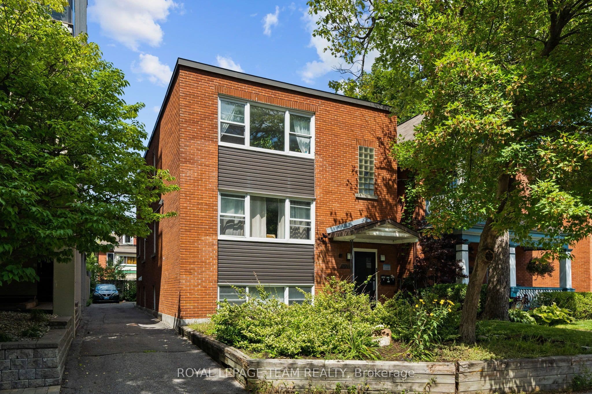 331 Flora Street, Ottawa Centre, ON K1R 5S1