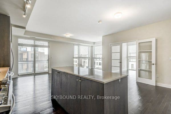 210 Sabina Drive 312, Oakville, ON L6H 0W6