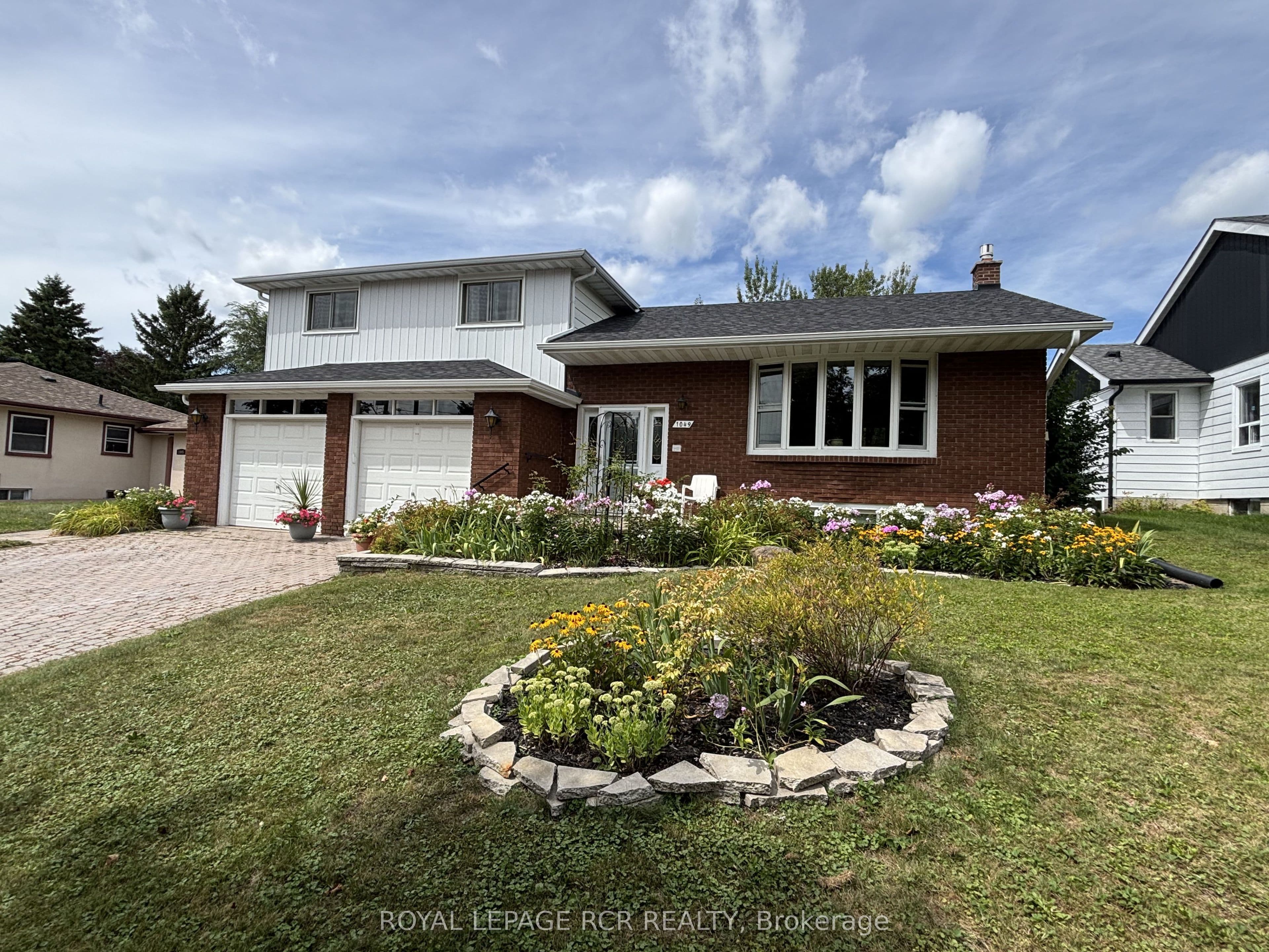 1049 Elgin Street, Newmarket, ON L3Y 3C3