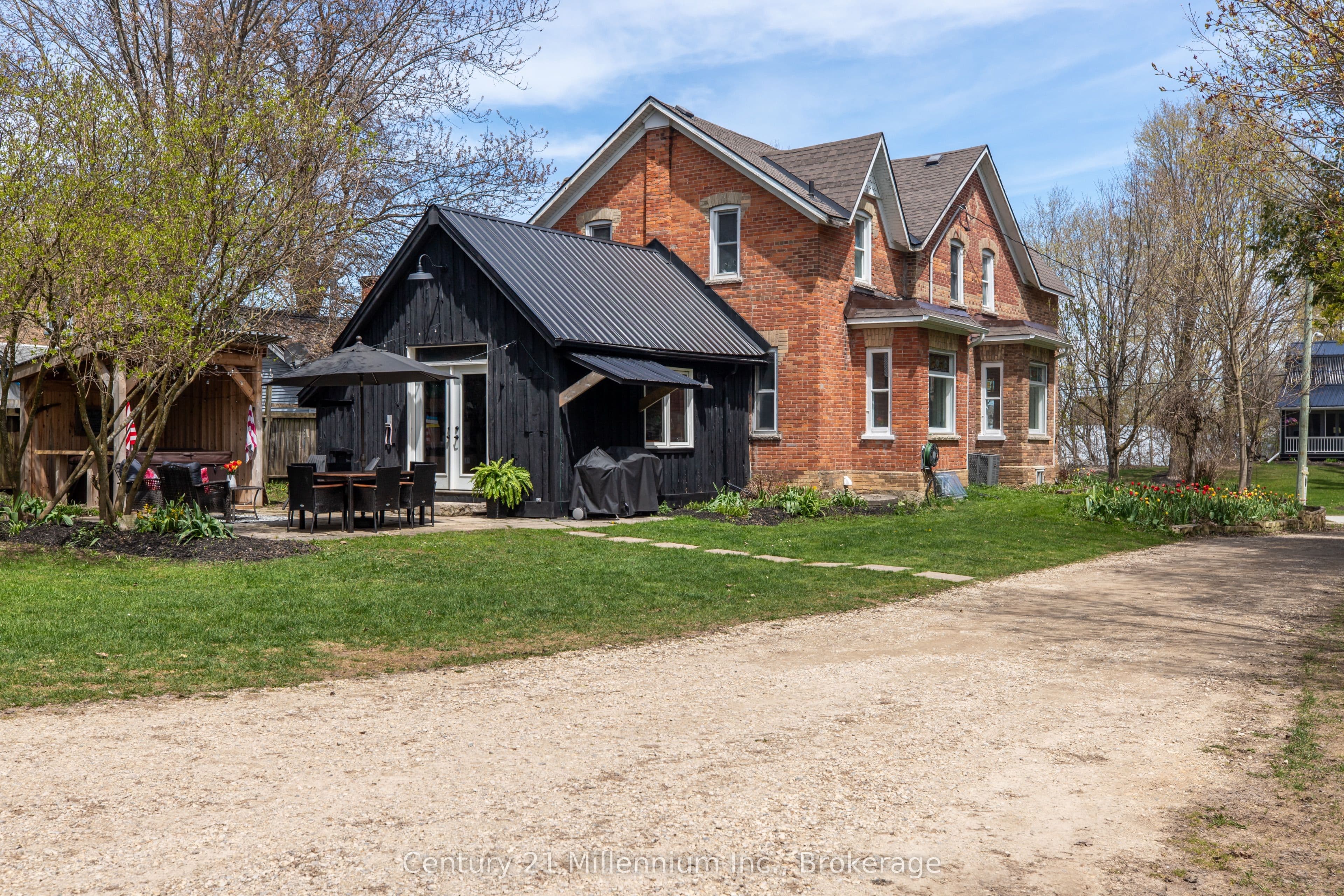 16 Peter Street, Grey Highlands, ON N0C 1E0