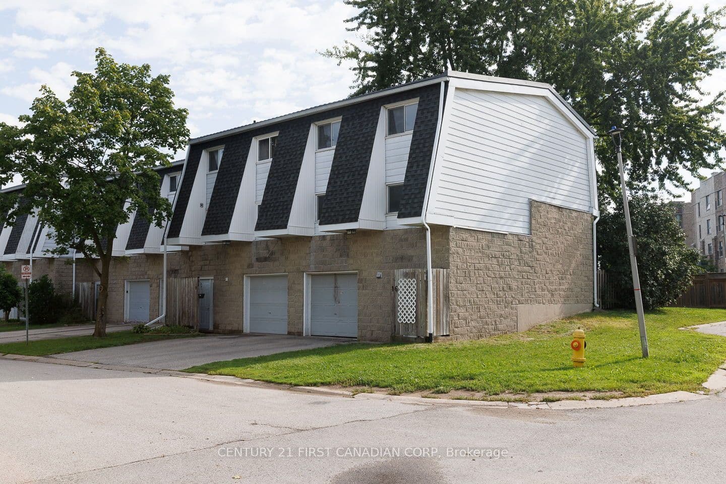 40 Fairfax Court 16, London North, ON N6G 3Y3