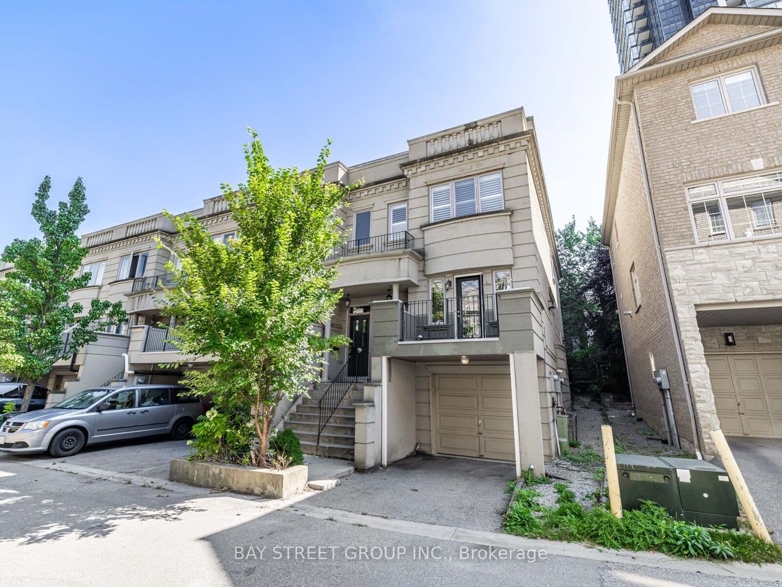 35 William Poole Way, Toronto, ON M2N 7A6