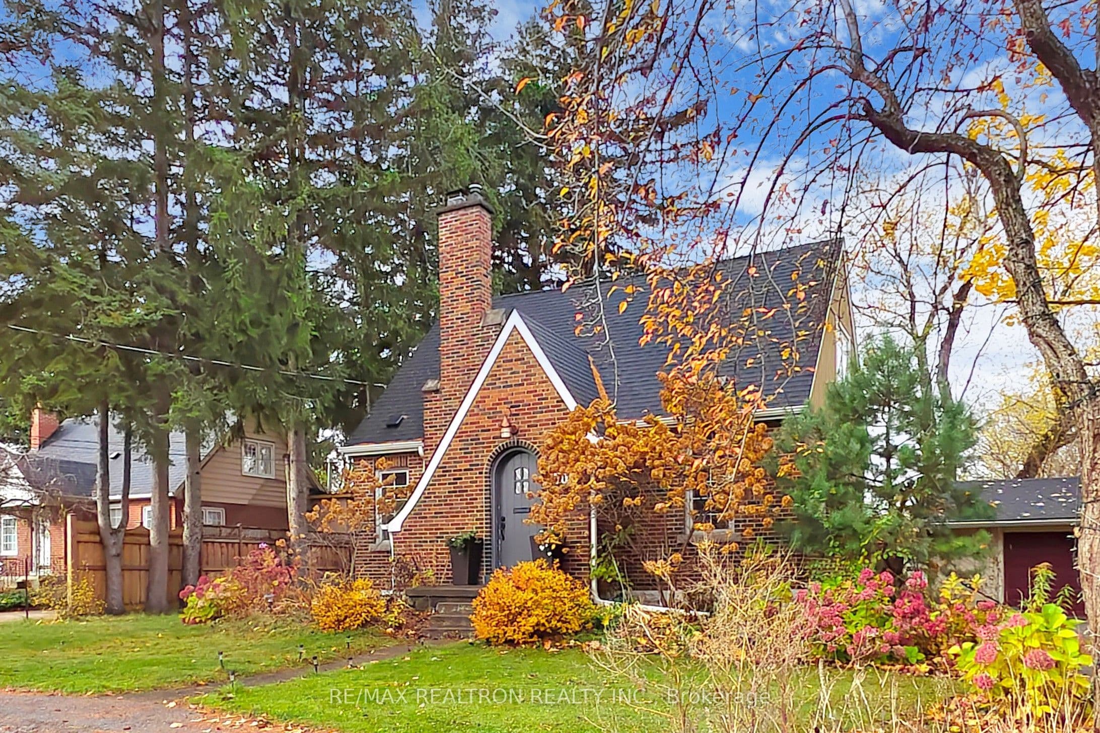 705 N Cedar Avenue, Burlington, ON L7T 2R6