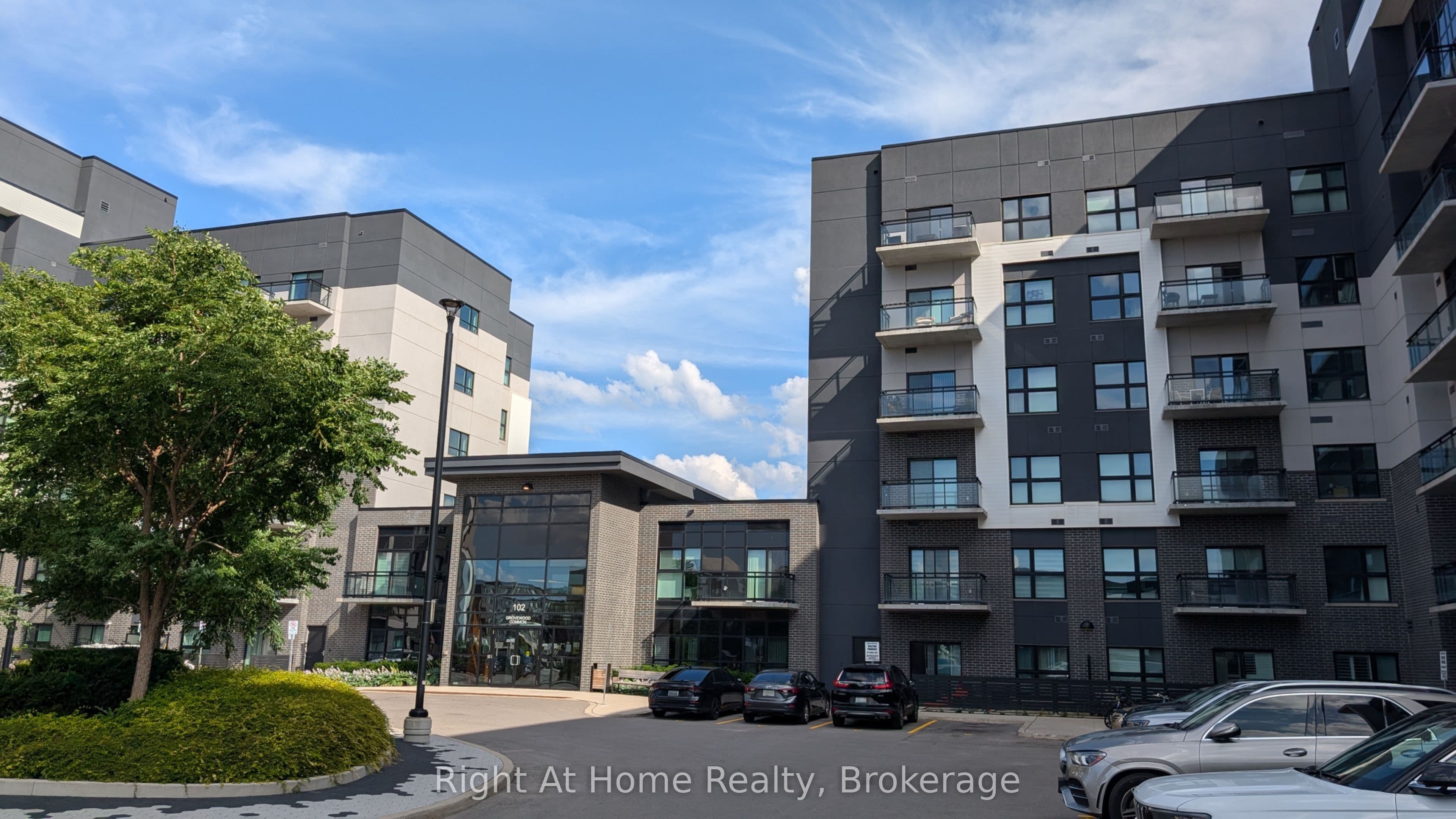 102 GROVEWOOD Common 527, Oakville, ON L6H 0X2