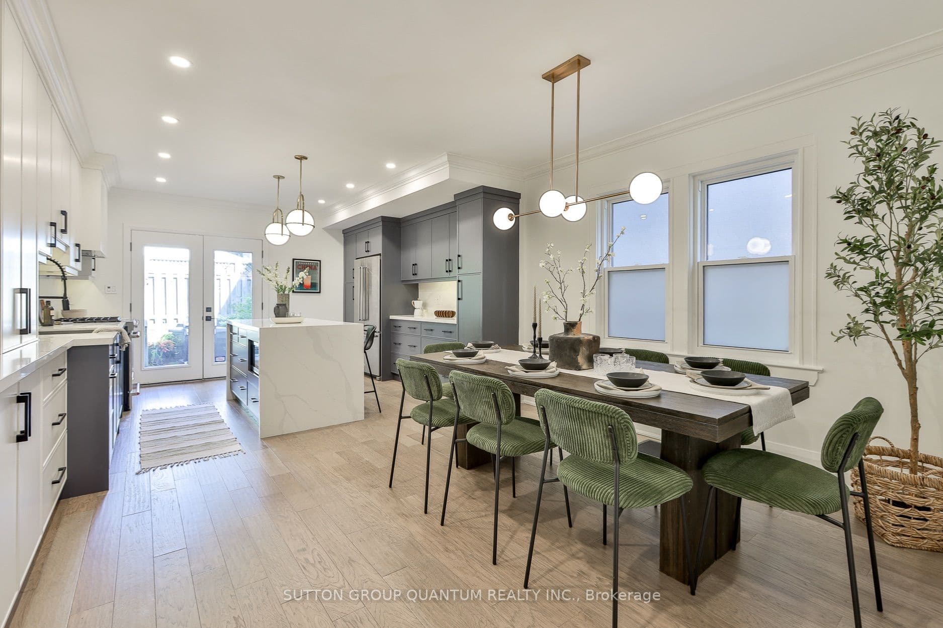 110 Castlefield Avenue, Toronto, ON M4R 1G4