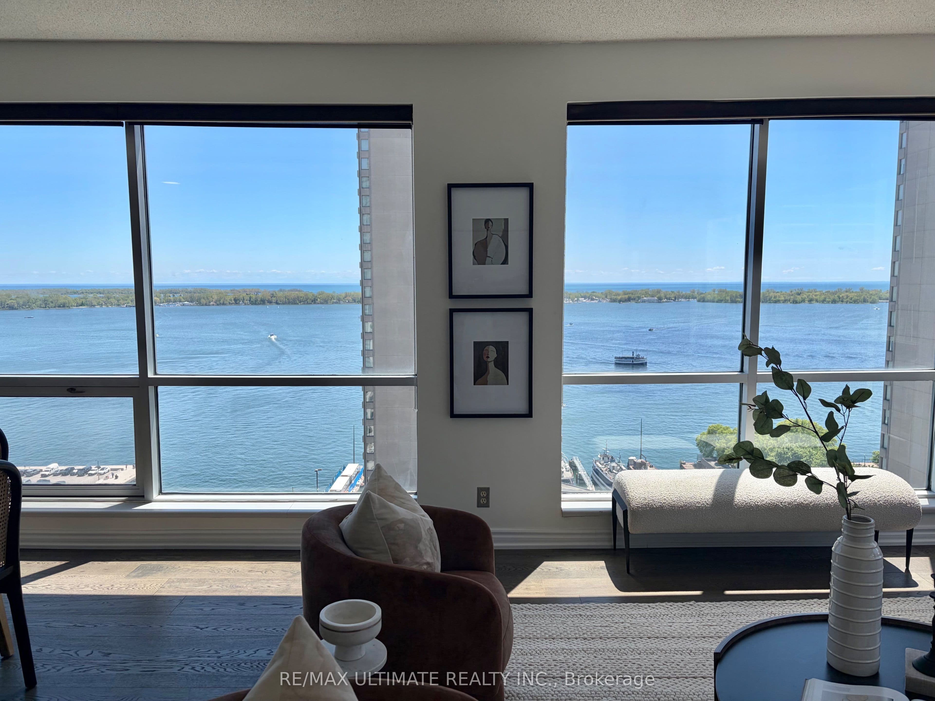 10 Queens Quay W 2206, Toronto, ON M5J 2R9