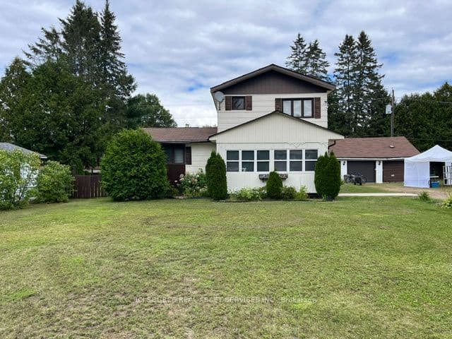 31 Church Street, Laurentian Hills, ON K0J 1J0