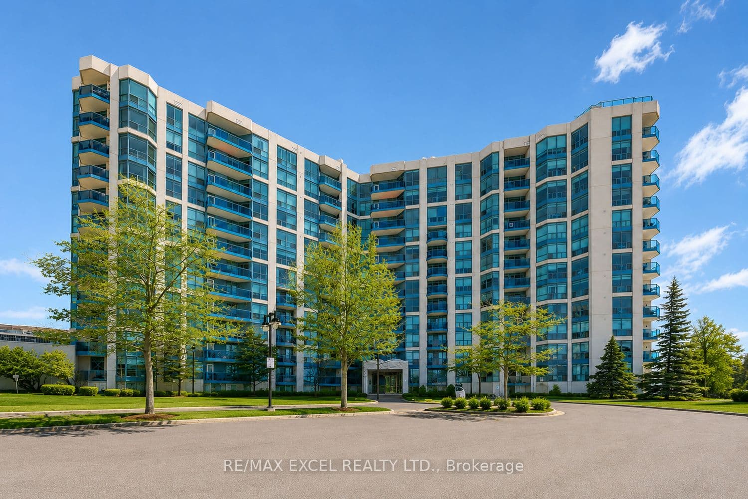 340 Watson Street W 916, Whitby, ON L1N 9G1