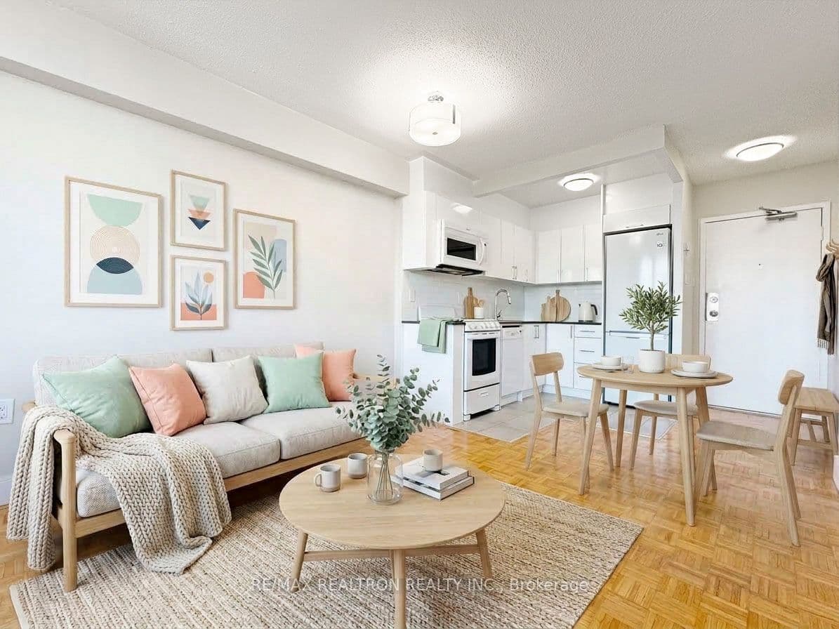 1500 Bathurst Street 907, Toronto, ON M5P 3L3