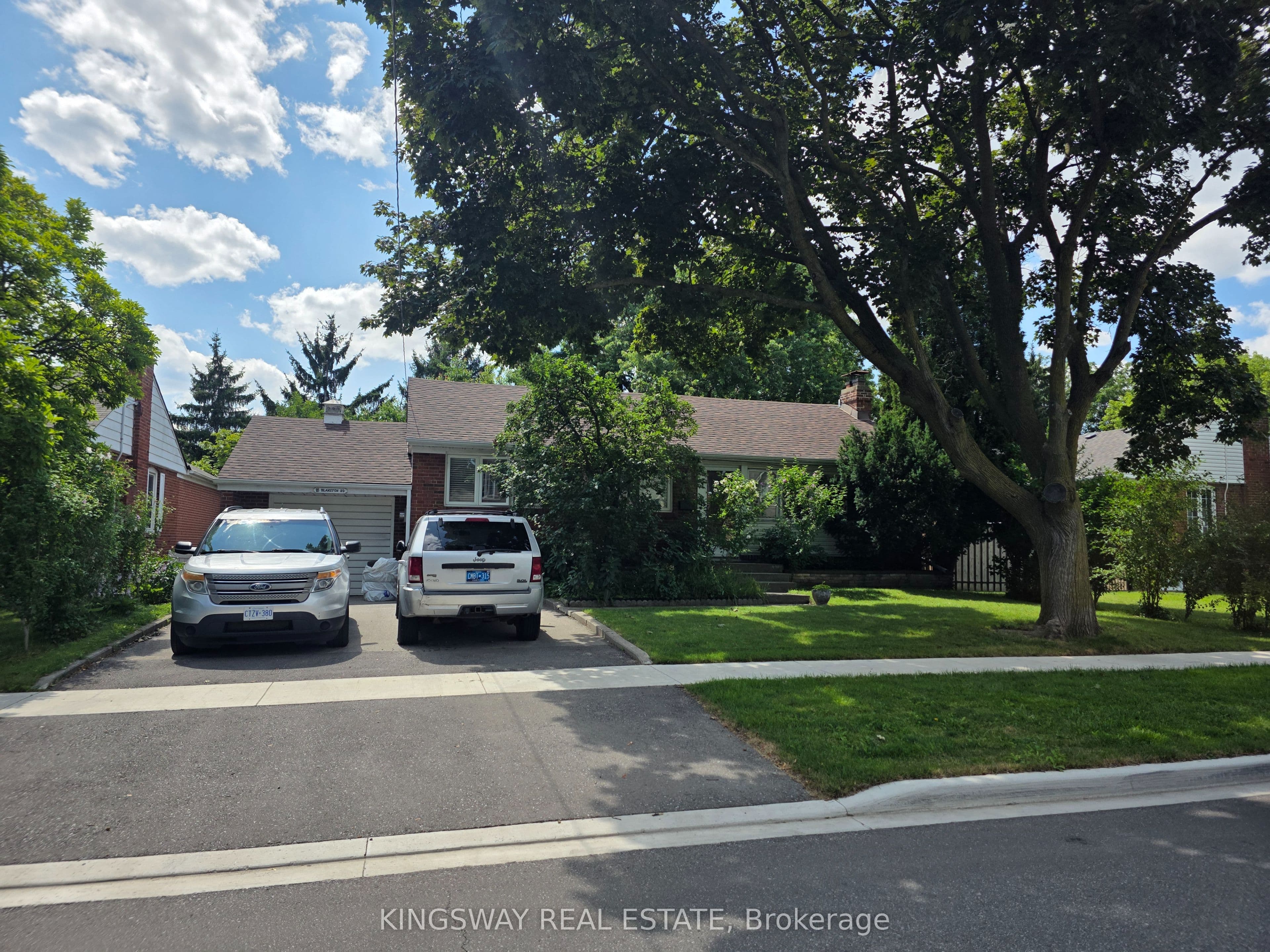 18 Blaketon Road, Toronto, ON M9B 4W1