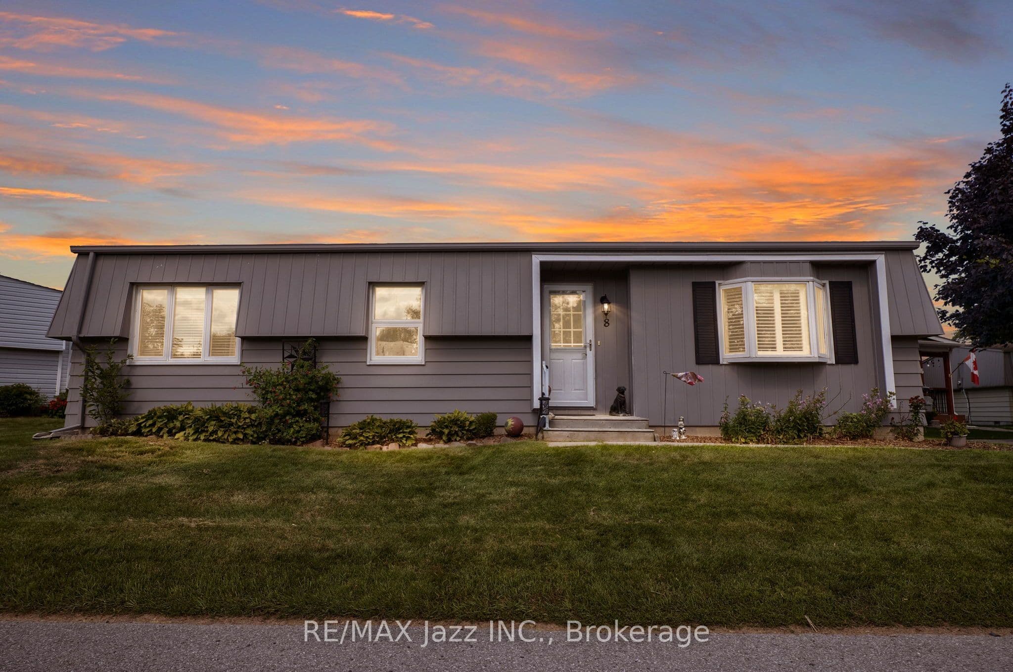8 Wheelhouse Drive, Clarington, ON L1B 1B9