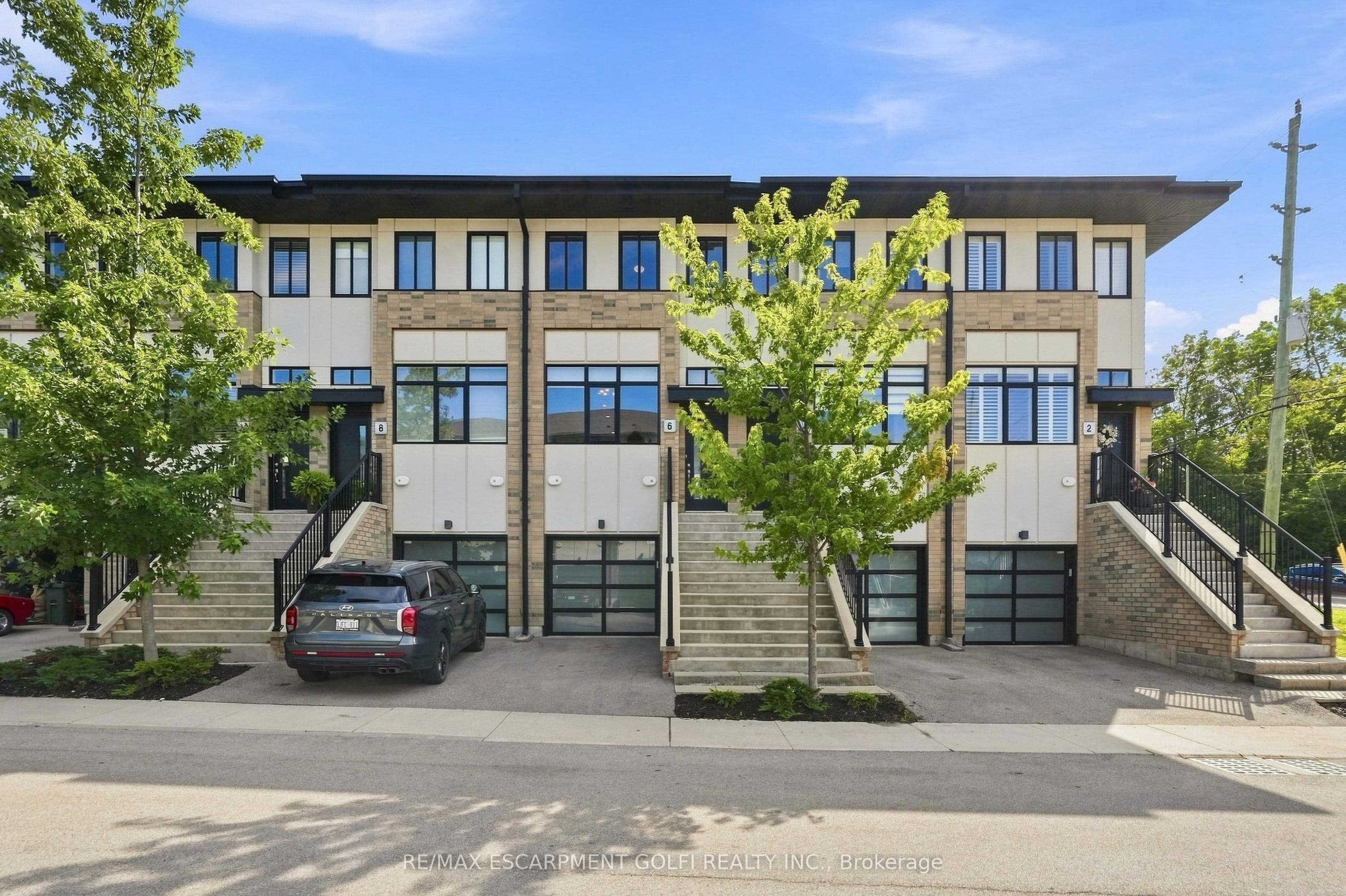 6 Mulhollard Lane, Hamilton, ON L9G 0H3