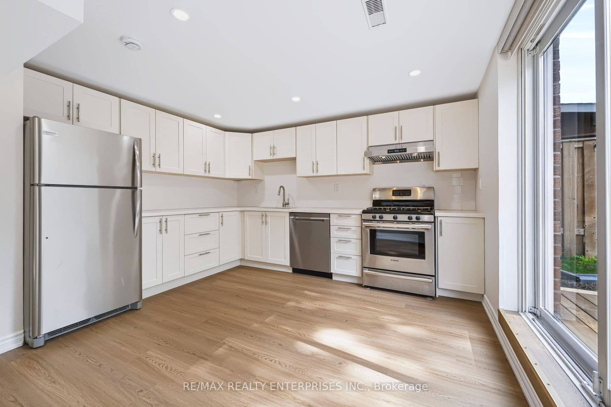 772 Gardner Avenue Lower, Mississauga, ON L5E 3G1