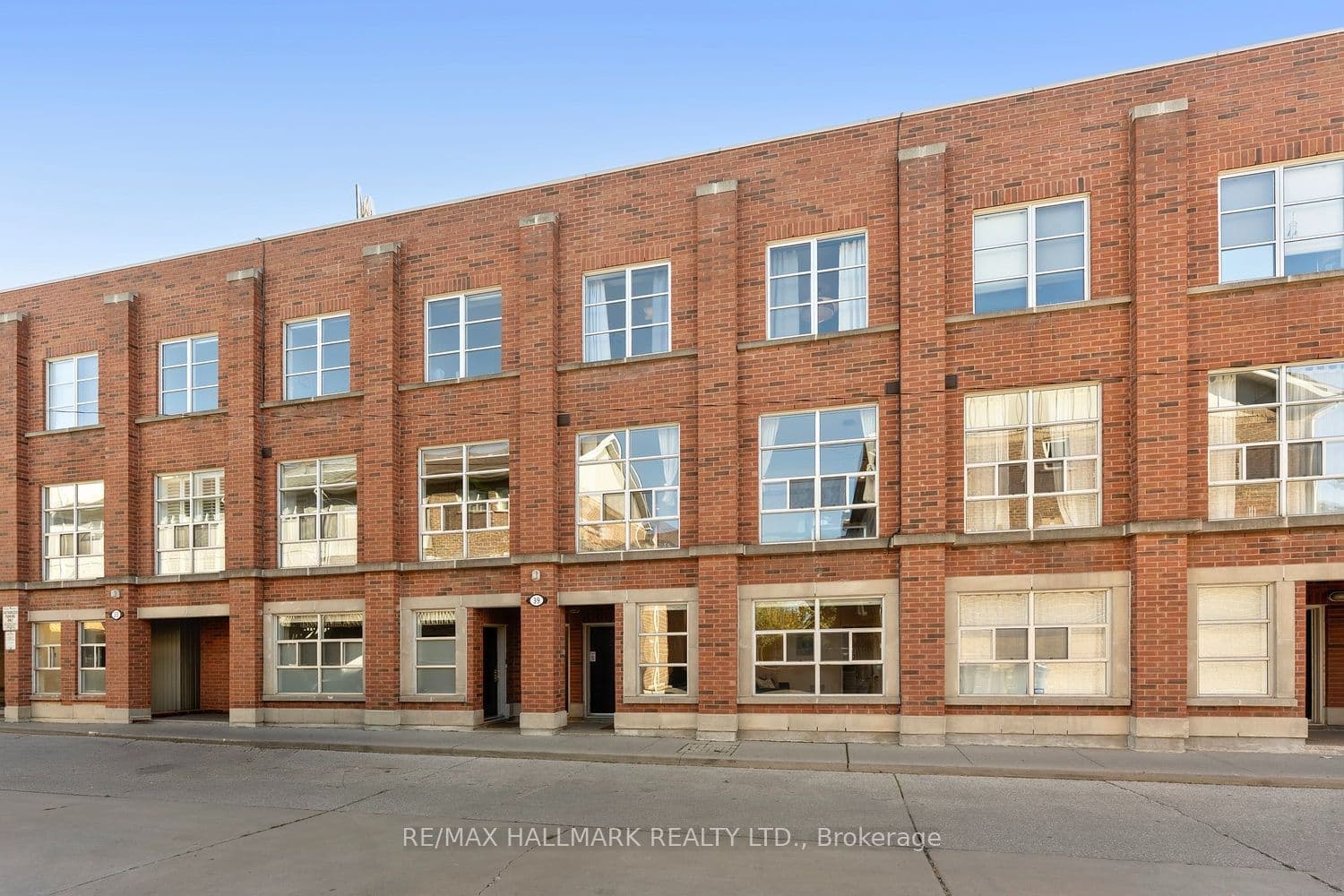 39 Dekoven Mews 4, Toronto, ON M6P 4H5