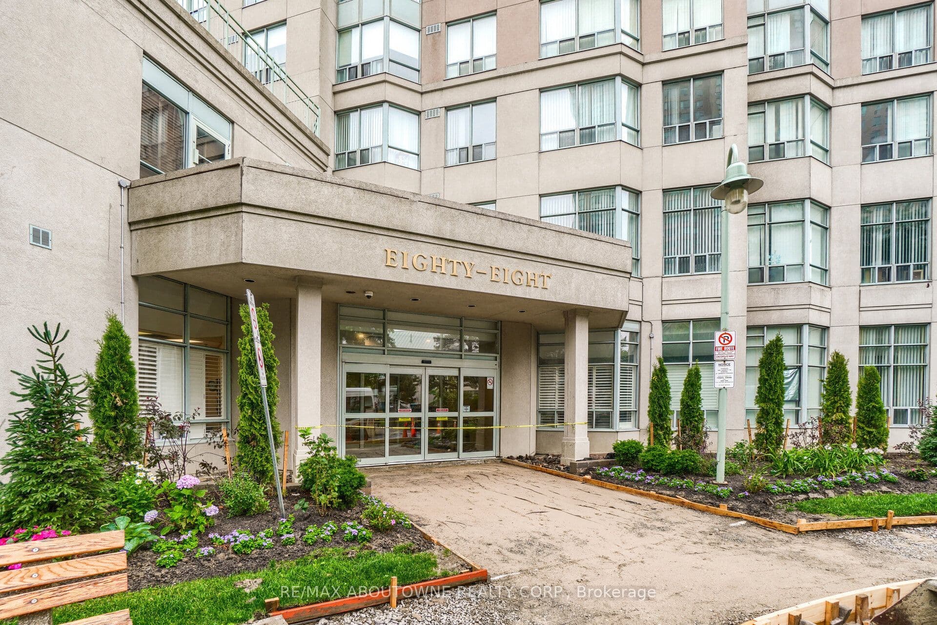 88 Corporate Drive 705, Toronto, ON M1H 3G6