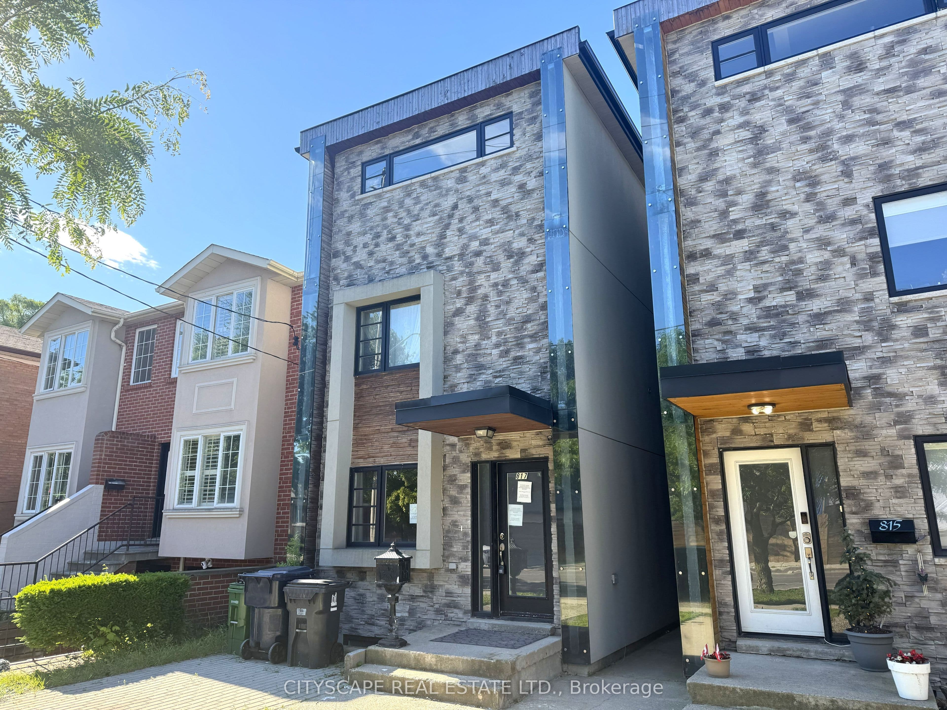 817 Cosburn Avenue, Toronto, ON M4C 2V9
