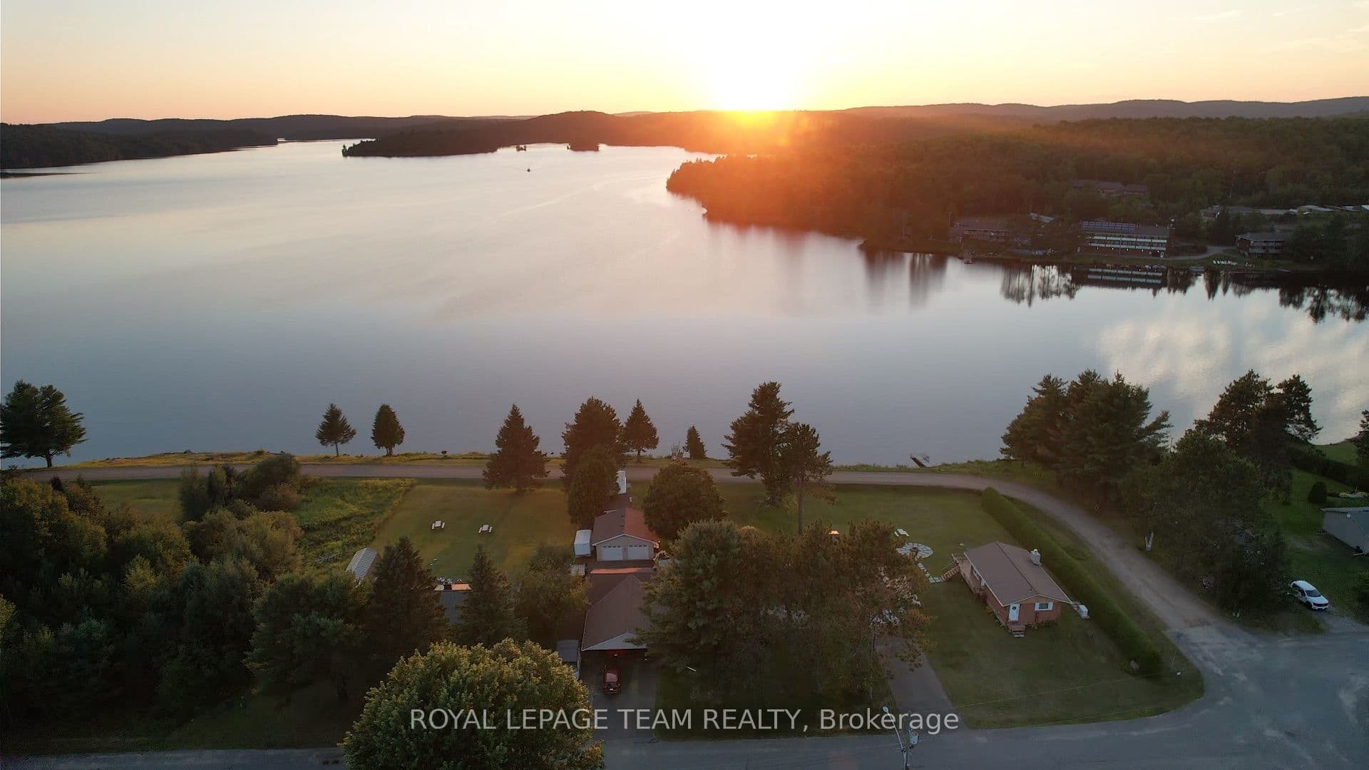 76 Lake Street, South Algonquin, ON K0J 2M0