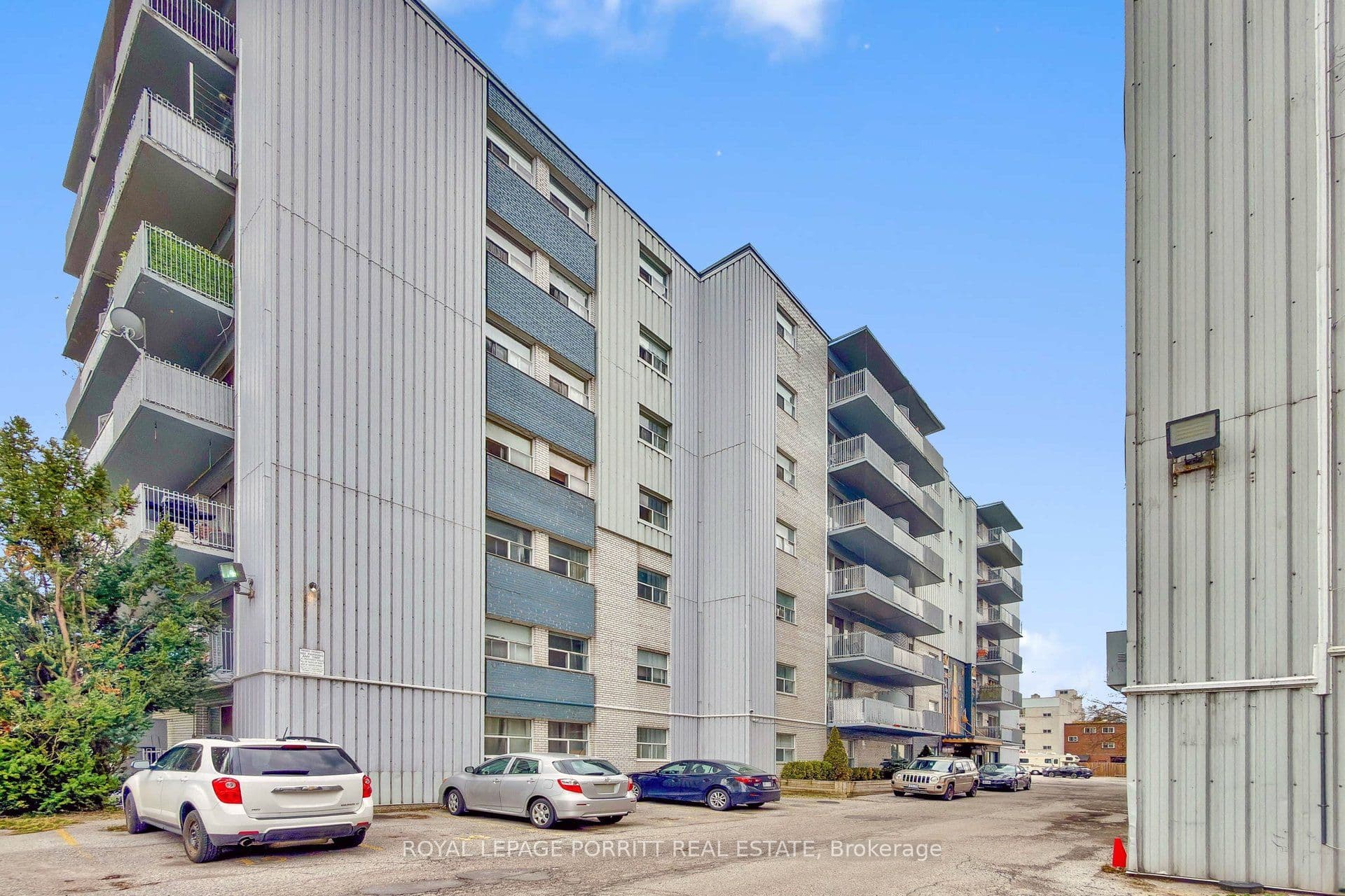 2 Superior Avenue 39, Toronto, ON M8V 2M3