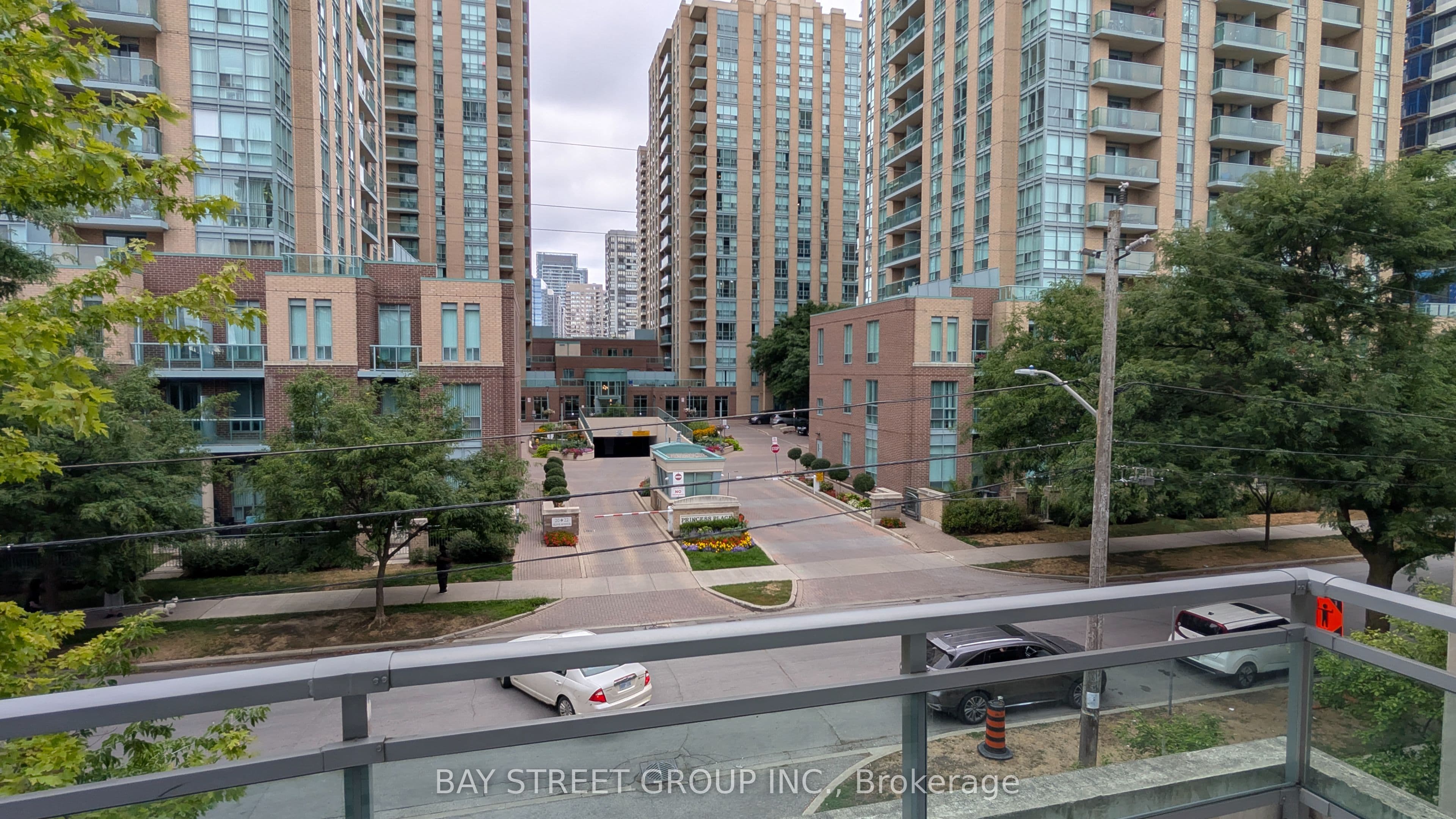 21 Olive Avenue TH201, Toronto, ON M2N 4N4