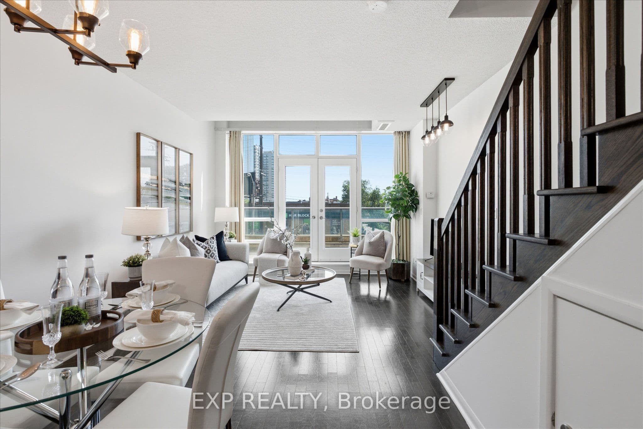3391 Bloor Street W 221, Toronto, ON M8X 1G3
