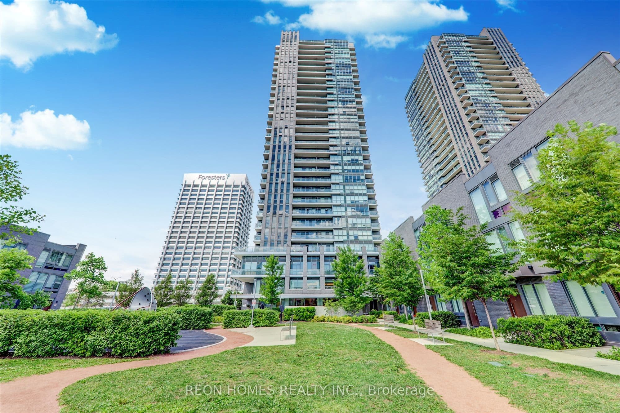 2 Sonic Way 910, Toronto, ON M3C 0P2