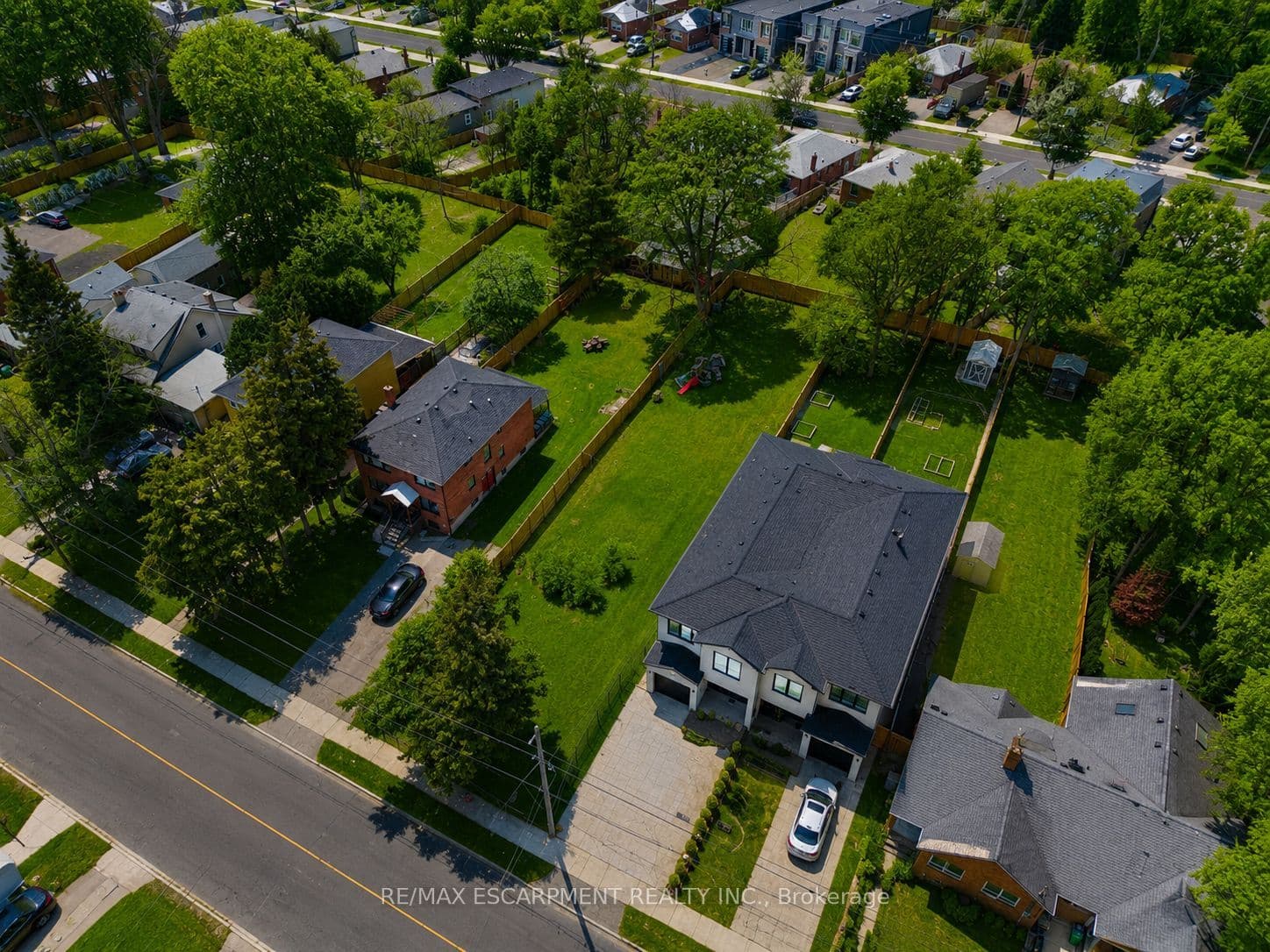 19B Broadview Avenue, Mississauga, ON L5H 2S8