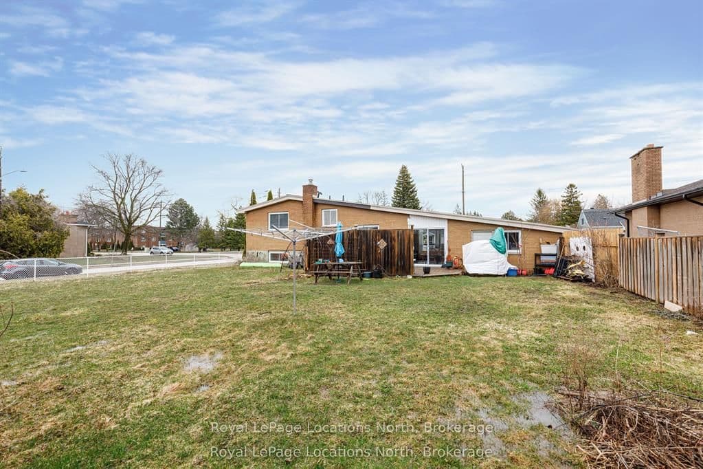 594 Oak Street, Collingwood, ON L9Y 2Z1