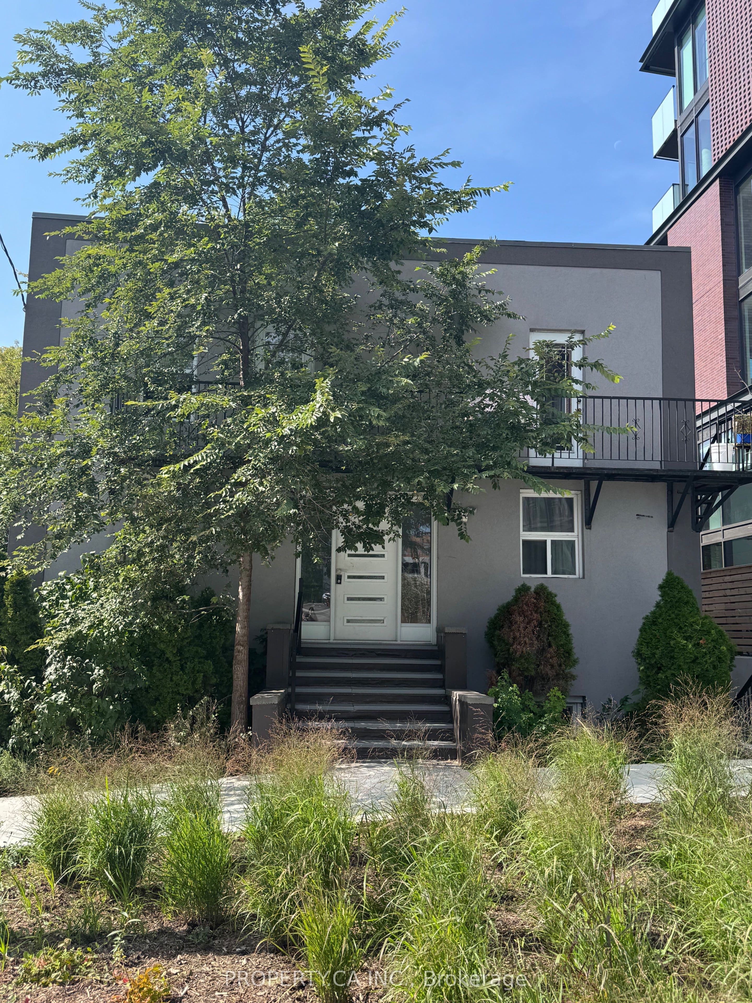 22 Brad Street, Toronto, ON M6P 1N1