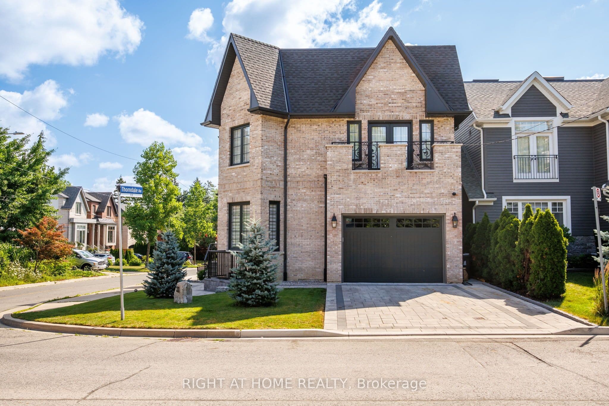 33 Thorndale Avenue, Toronto, ON M8X 1W8