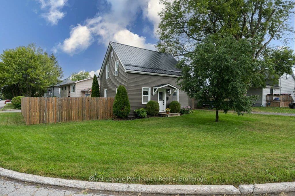 61 Pelham Street, Quinte West, ON K8V 4T8