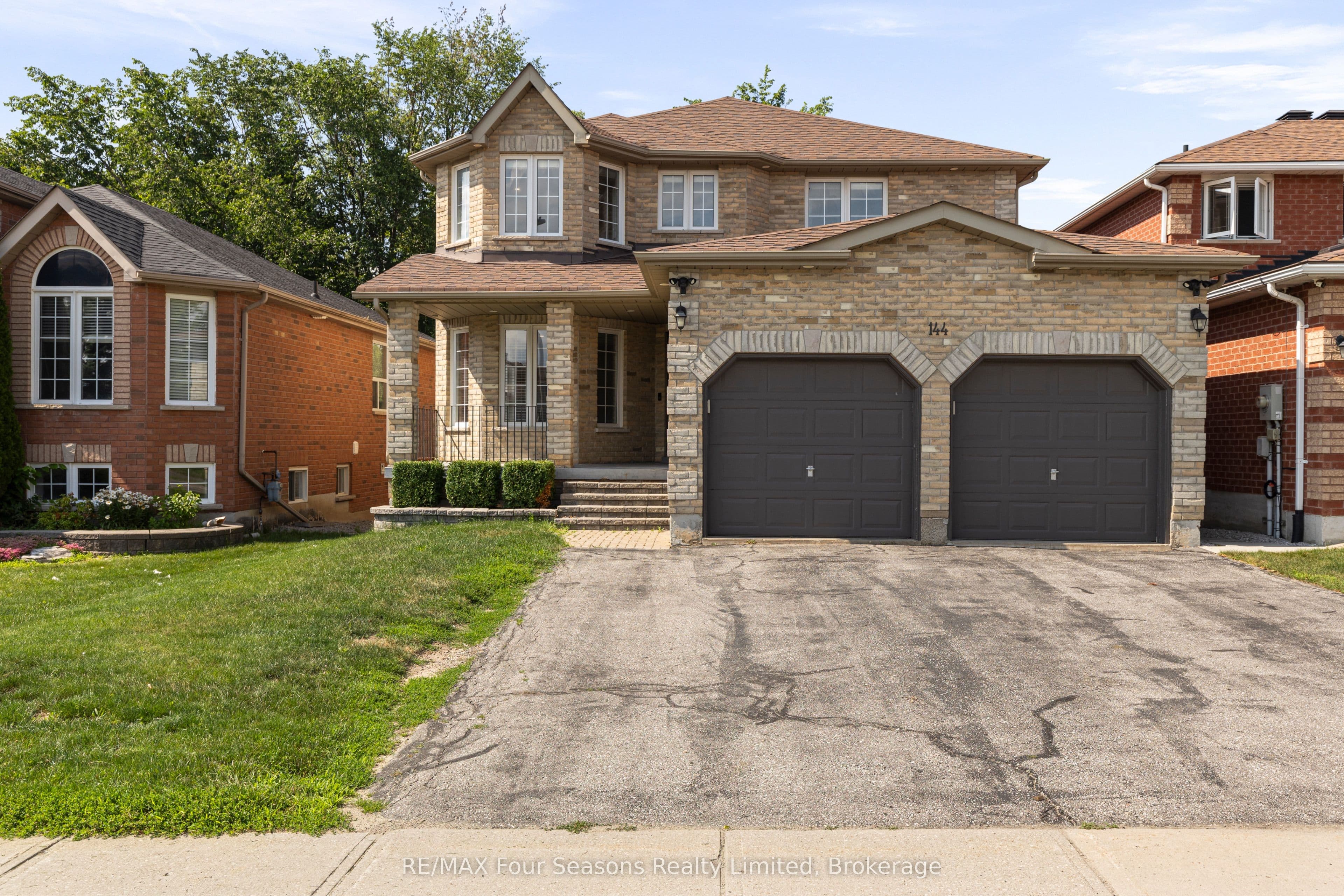 144 Country Lane, Barrie, ON L4N 0N1
