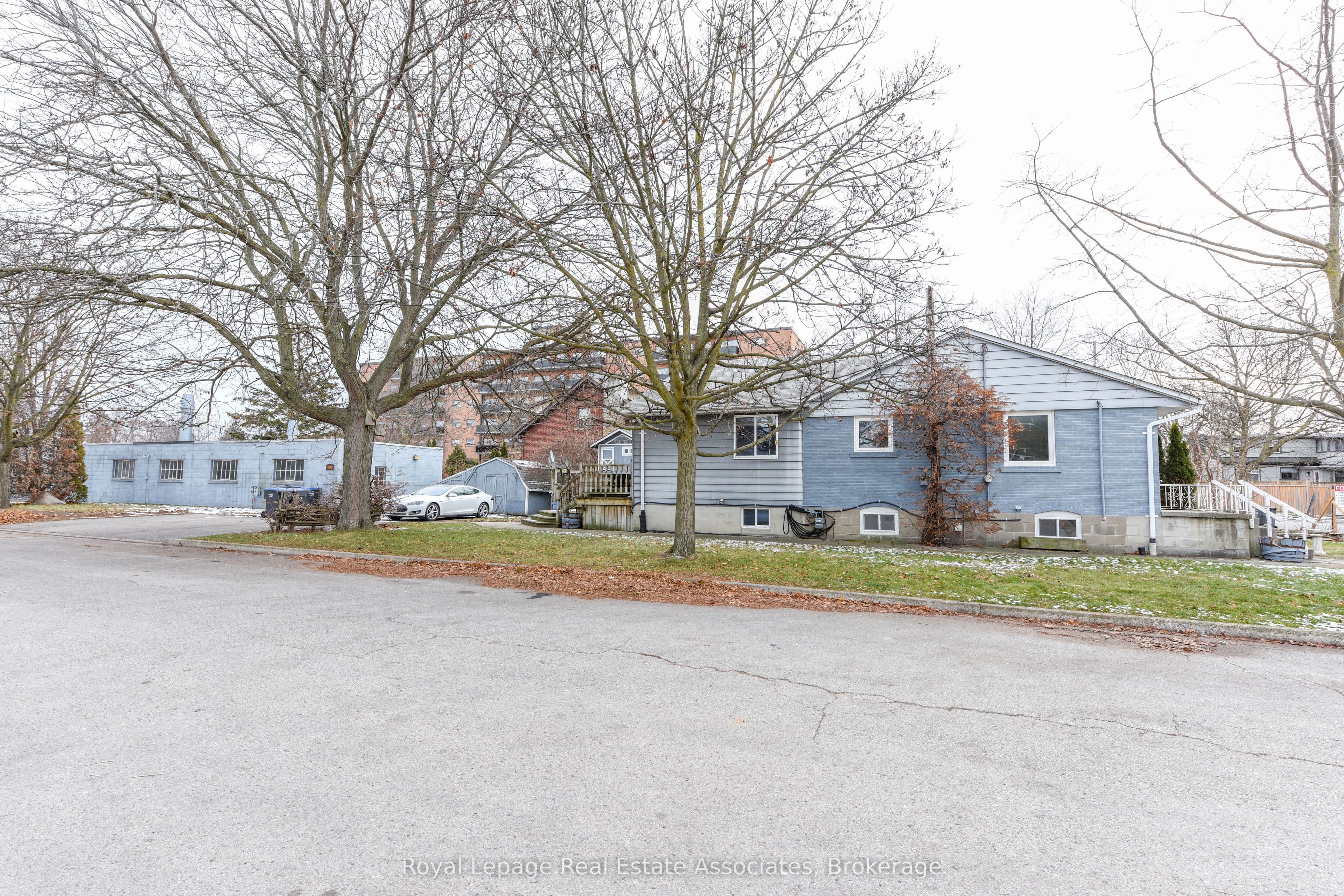 1089 Seneca Avenue, Mississauga, ON L5G 3X4