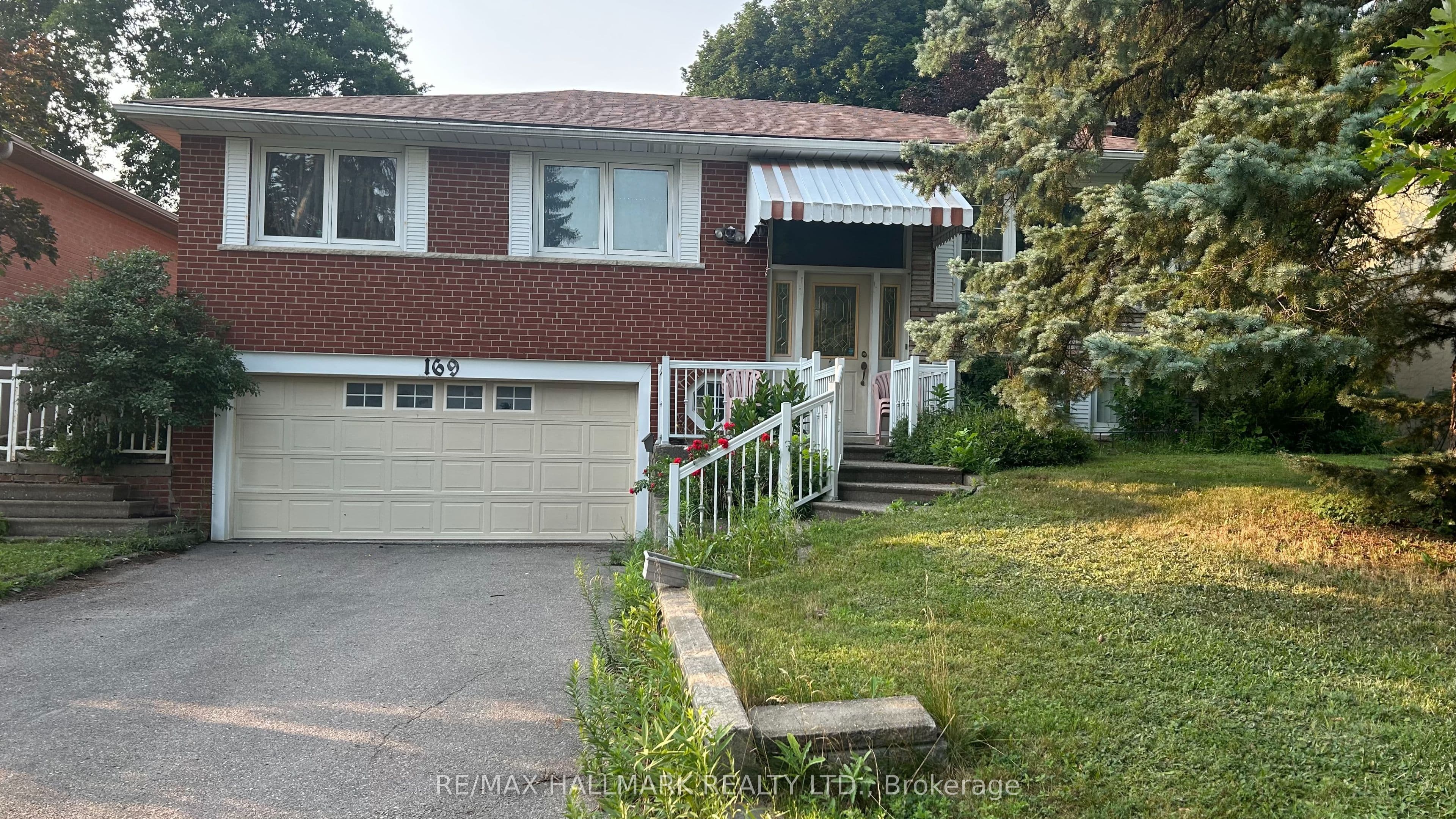 169 Trayborn Drive, Richmond Hill, ON L4C 4K9