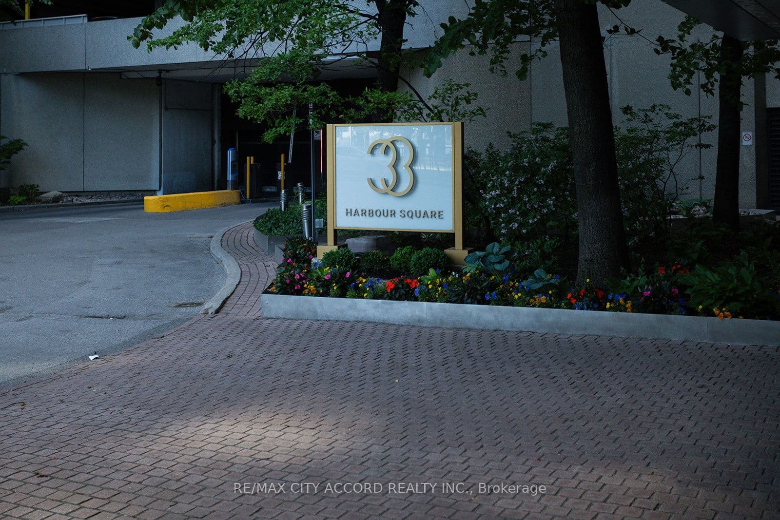 33 Harbour Square 2018, Toronto, ON M5J 2G2